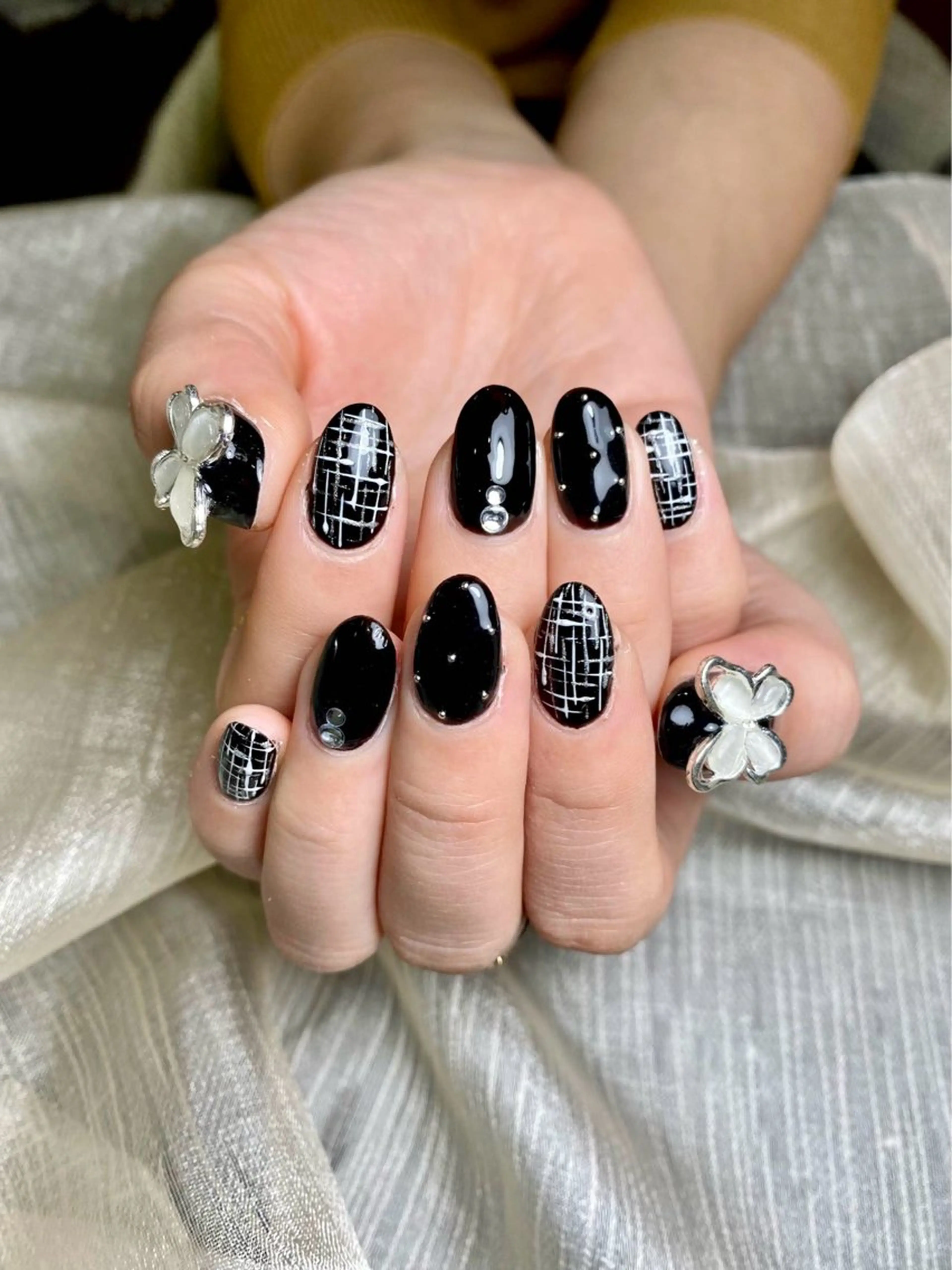 ネイル ホログラムネイル ストーンネイル ユミ nailのネイルデザイン