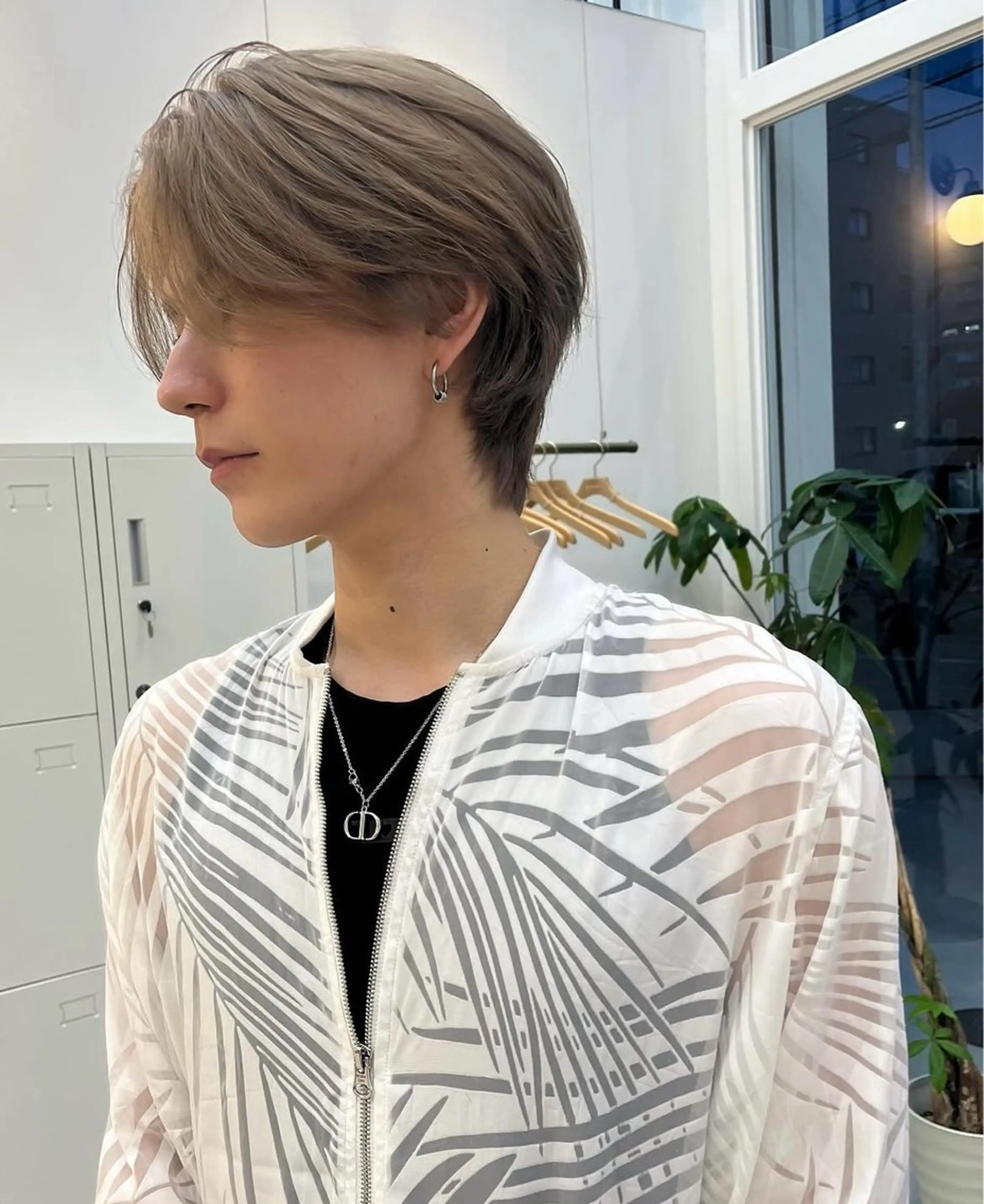 ショート メンズ センターパート フェザーパーマ メンズパーマ メンズツイストパーマ 波巻きパーマ 網谷 萌夏のヘアスタイル