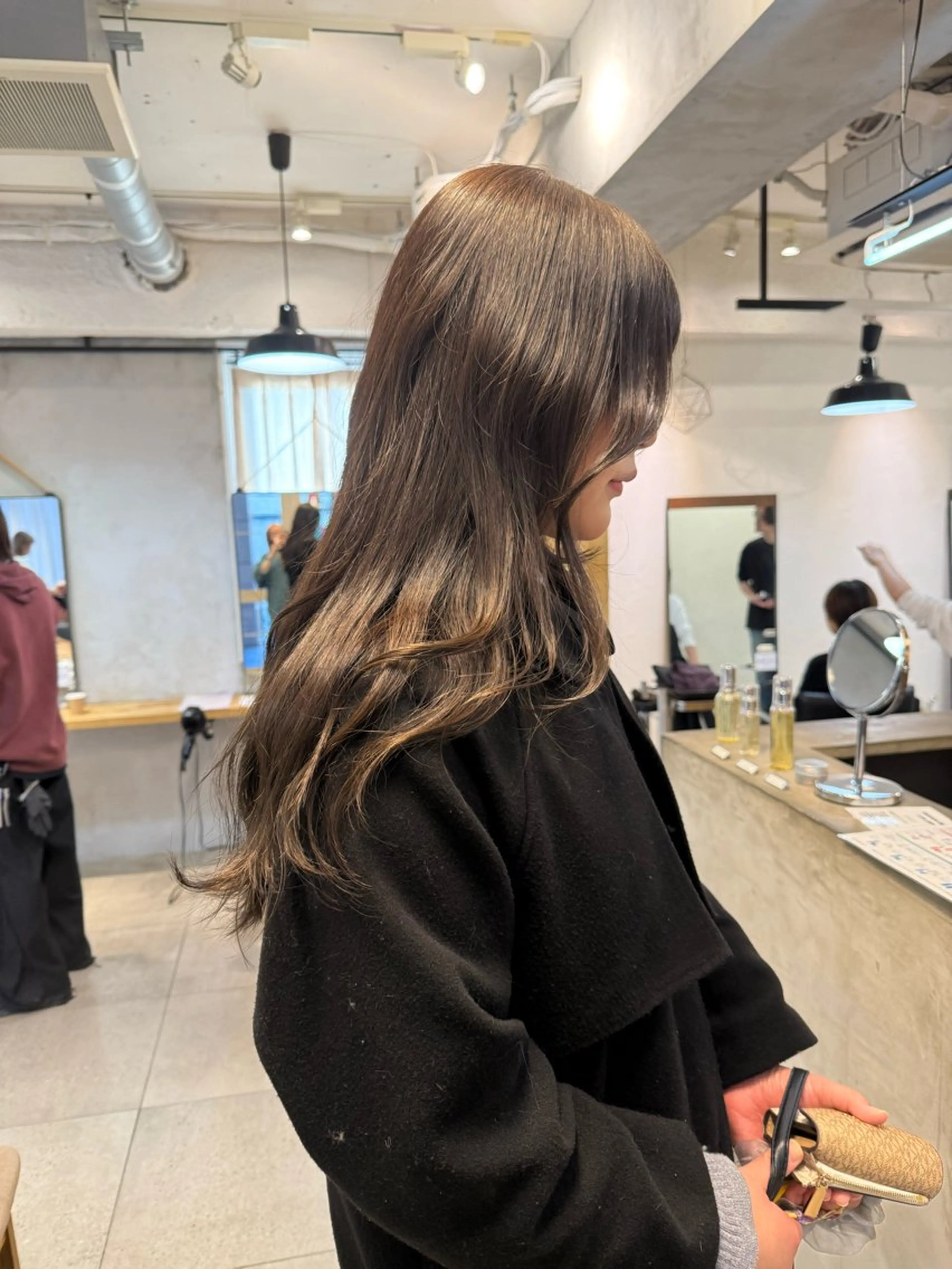 ロング カラー ミルクティー× グレージュMOMOのヘアスタイル