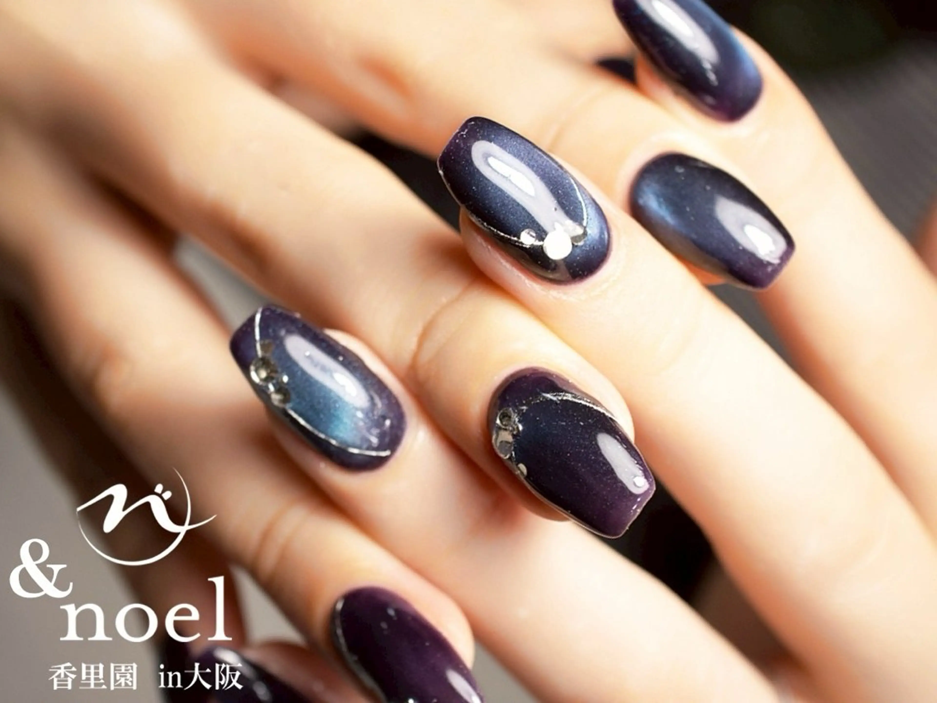 ネイル 成人式 マグネットネイル ミラーネイル ネイビー ハンドネイル Nailsalon ＆Noelのネイルデザイン