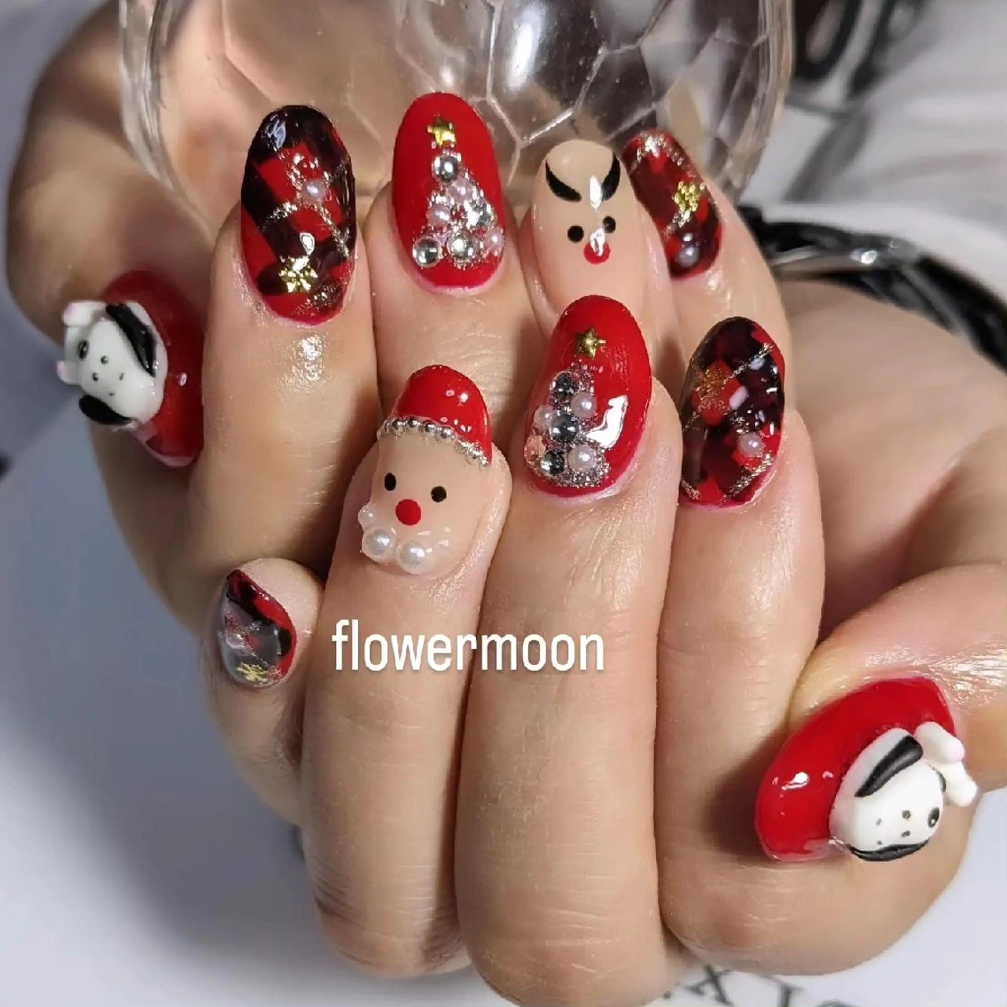 ネイル 持ち込み 冬ネイル クリスマス フラワー ムーンのネイルデザイン