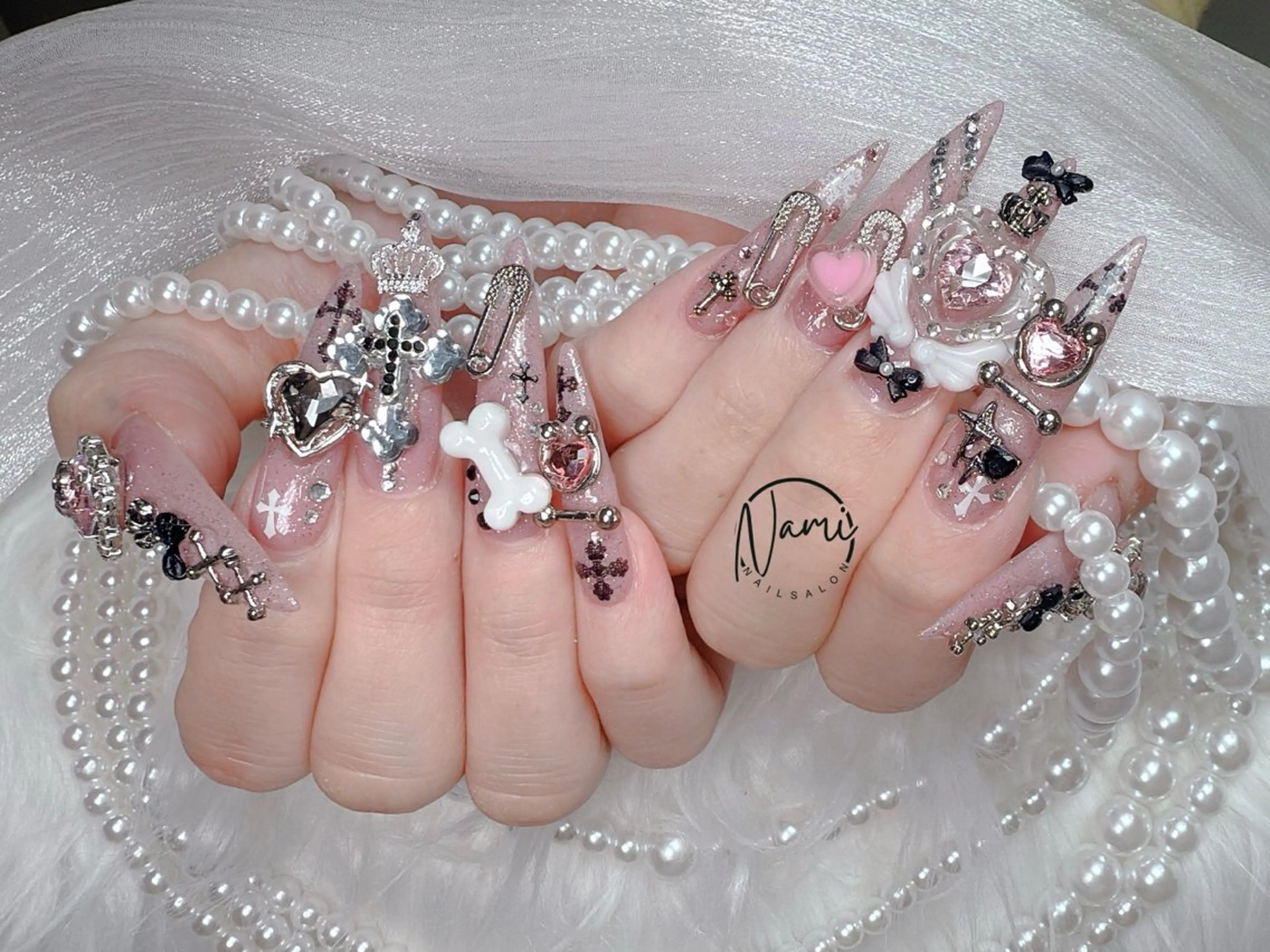 ネイル 長さ出し ガーリー 韓国ネイル ロングネイル 持ち込み ハンドネイル Nami nail salonのネイルデザイン