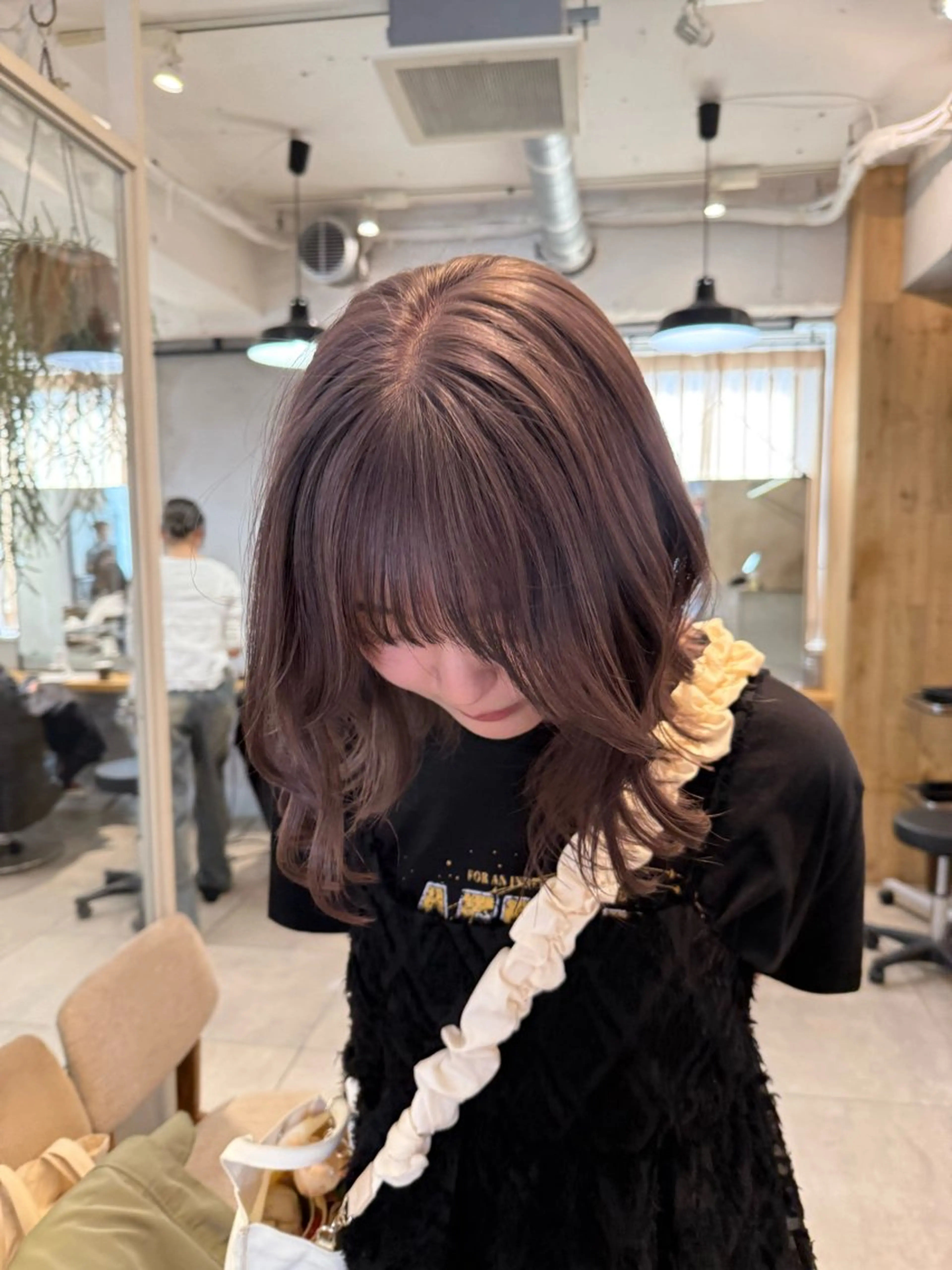 ミディアム カラー ミルクティー× グレージュMOMOのヘアスタイル