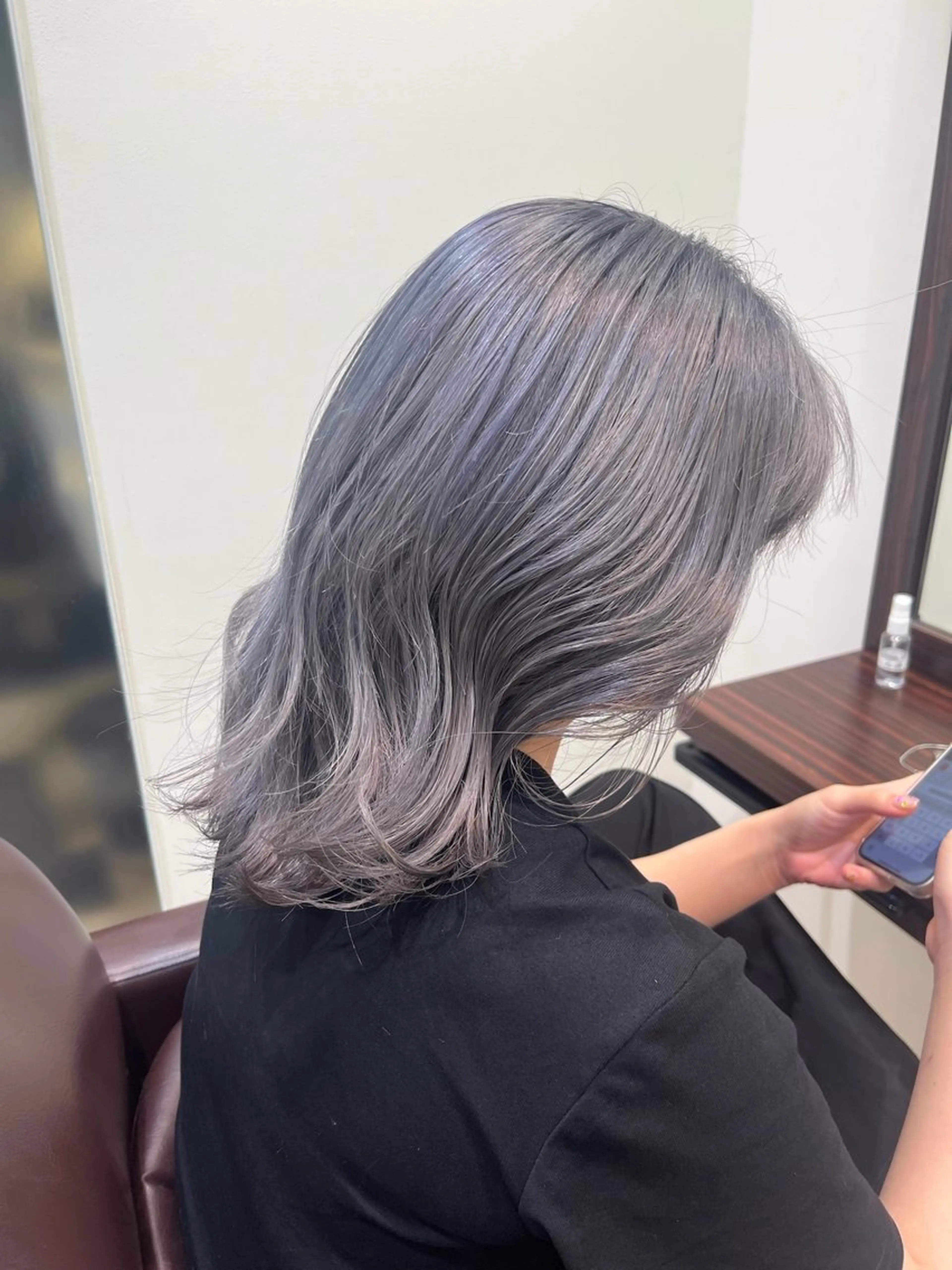 ミディアム アッシュ アッシュグレー アッシュグレージュ なかのももか/レイヤ ー/髪質改善カラーのヘアスタイル