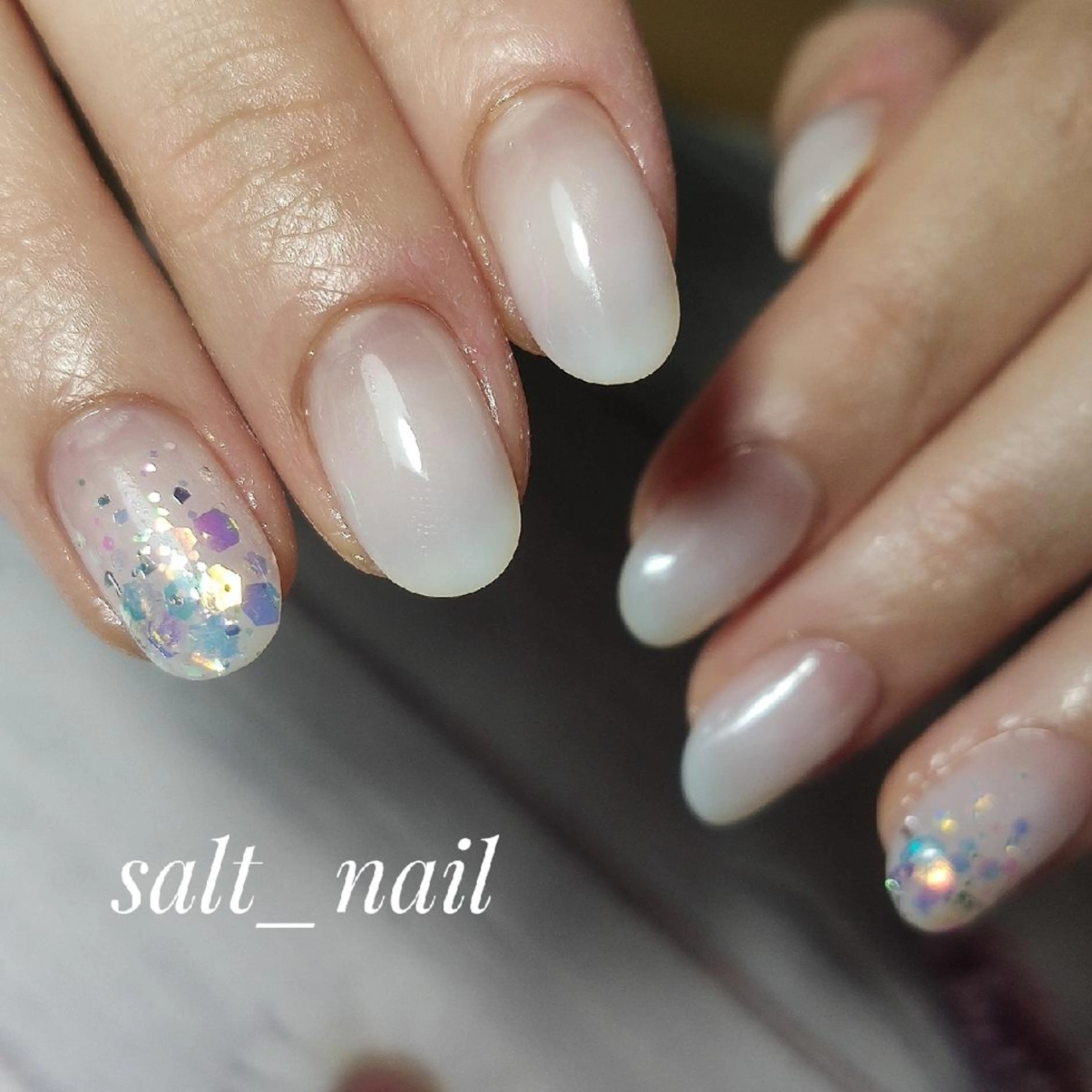 ネイル グラデーション ラメ(グリッター) ホワイト ハンドネイル 個人サロン saltnailのネイルデザイン