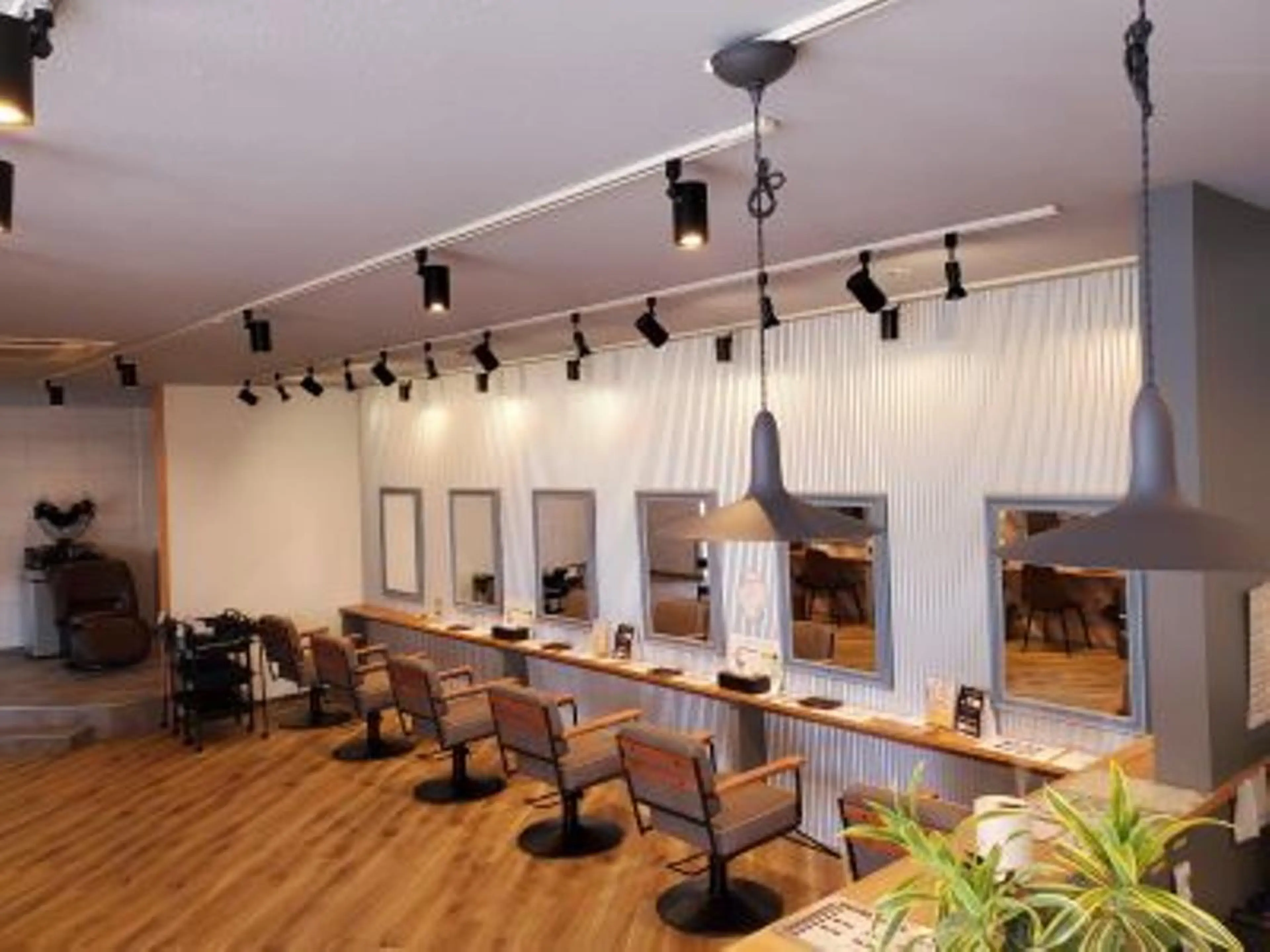 髪質改善カラーズ カフェプラスのヘアスタイル