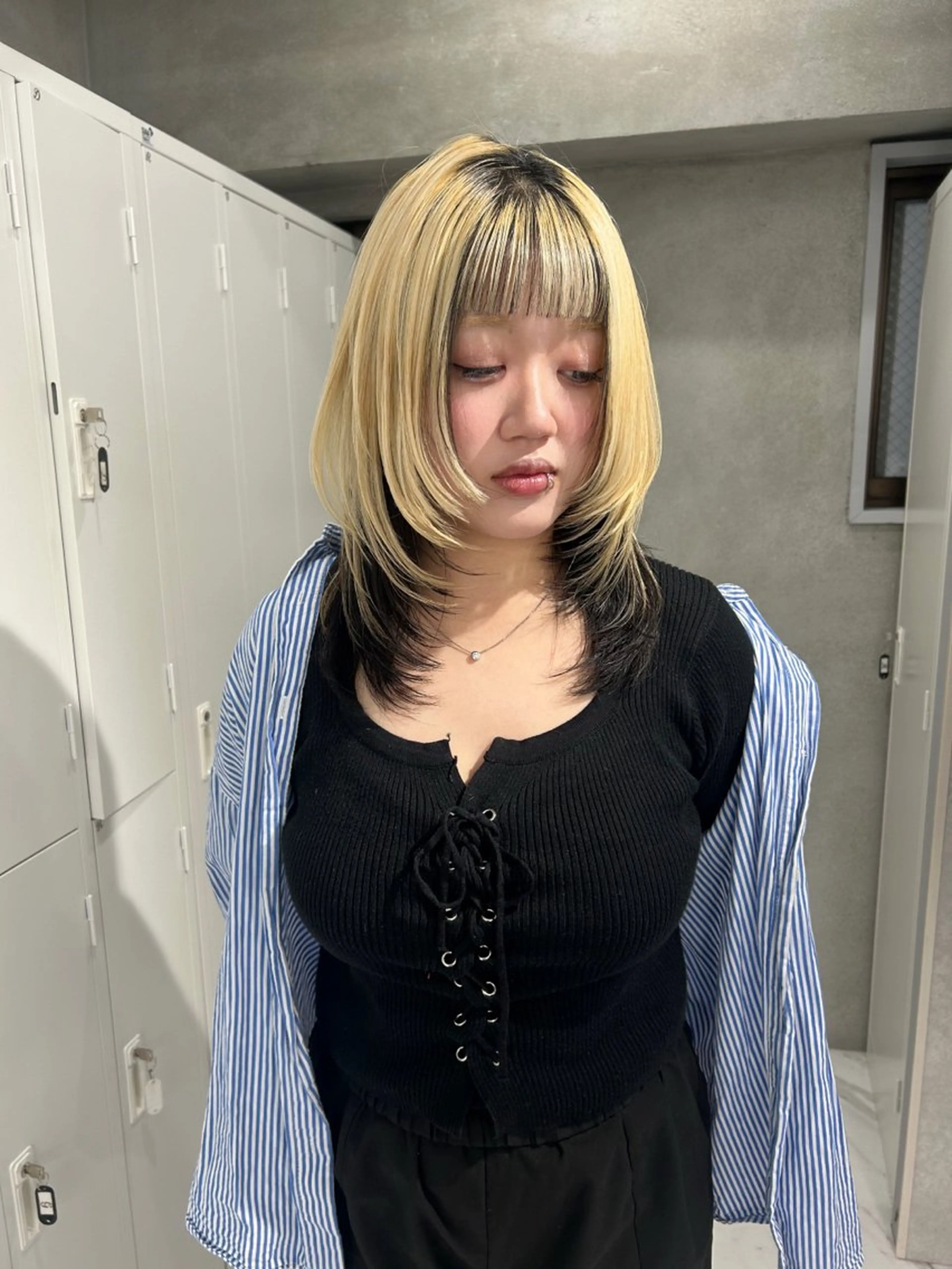 ミディアム カット ️💜akari💜 ハイトーン/レイヤーのヘアスタイル