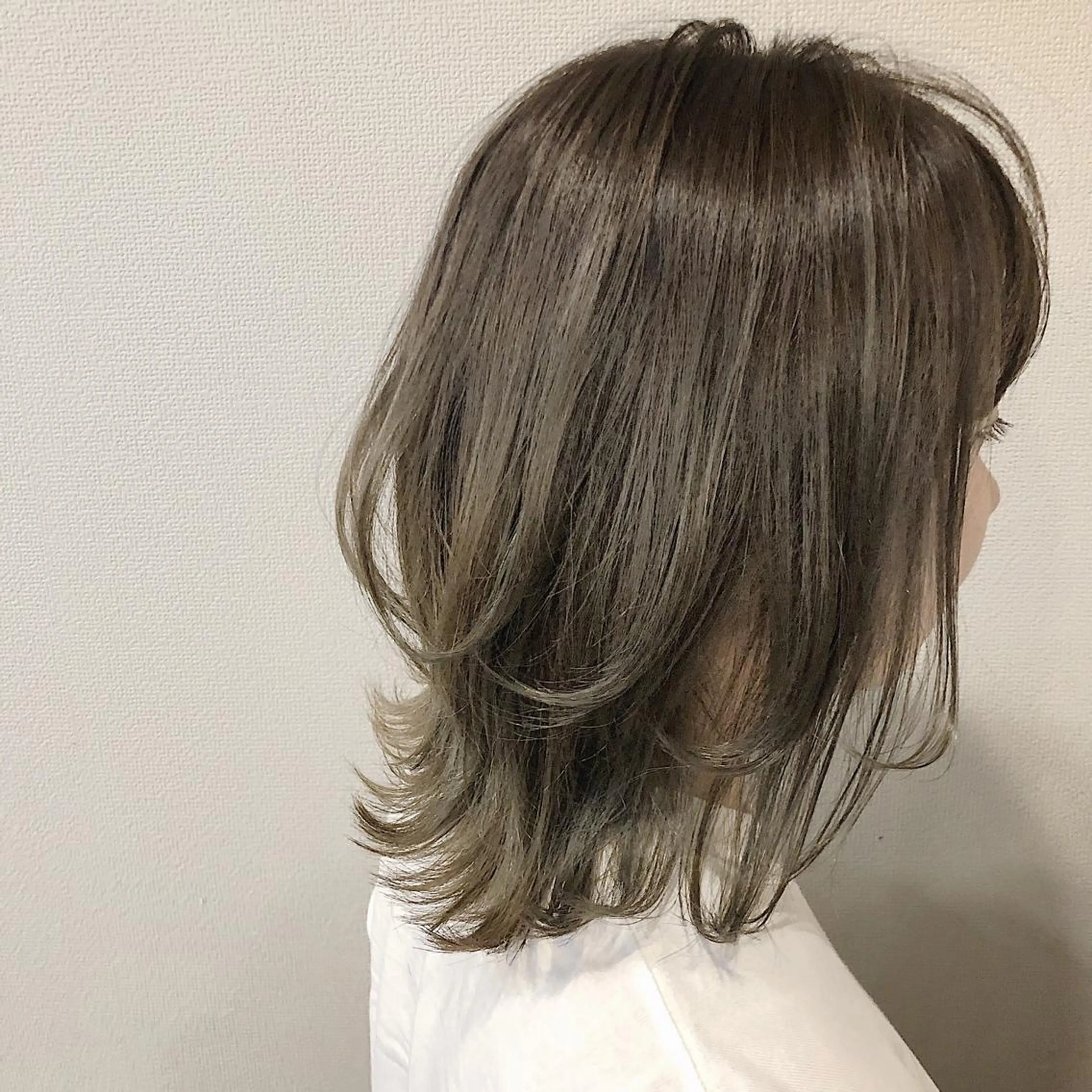 ミディアム カラー バレイヤージュ ベージュカラー ブリーチ ケアブリーチ 透明感カラー カット ヘアカラー トリートメント 山口 浩之のヘアスタイル