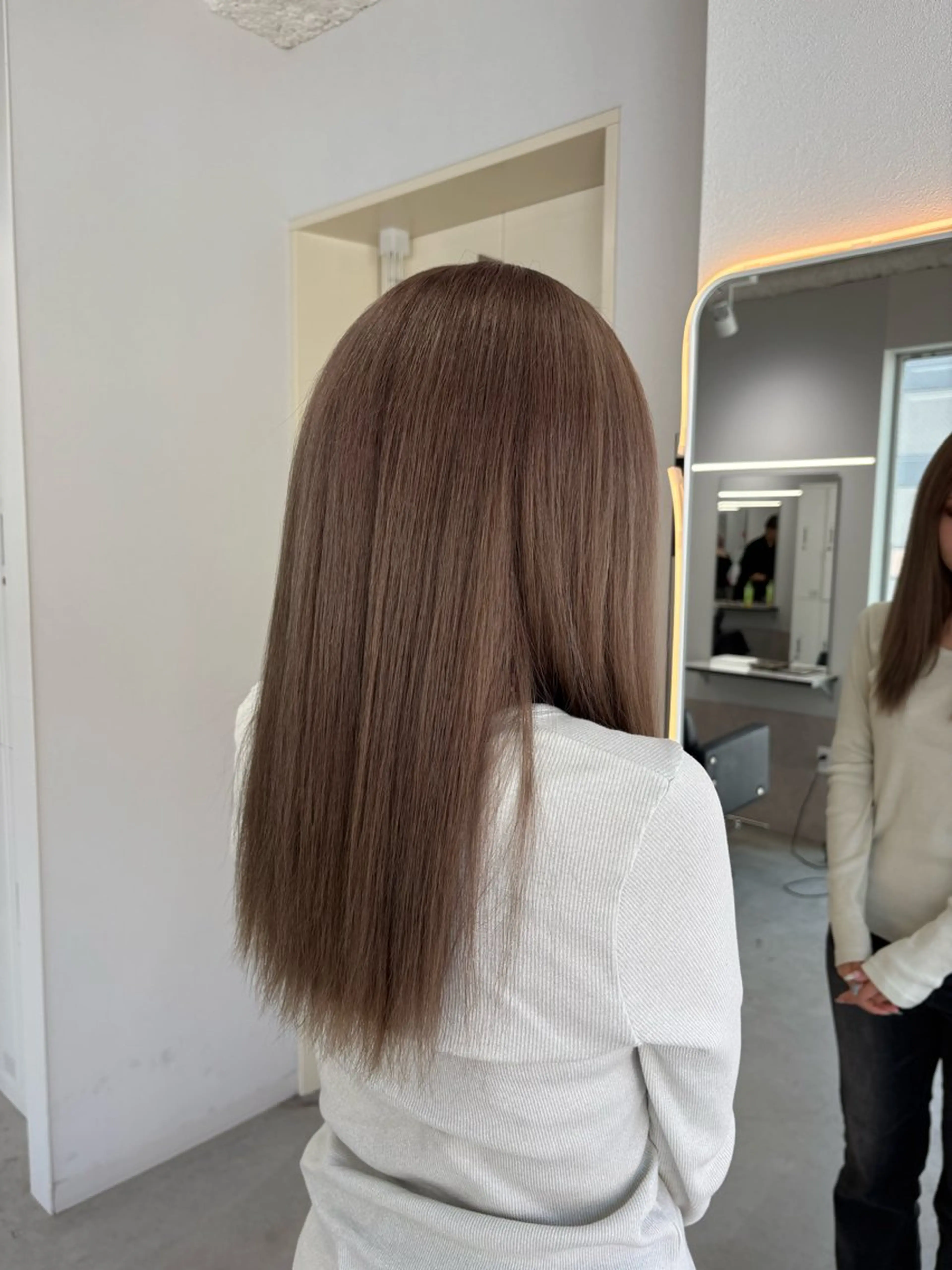 ロング カラー noa 寒色系カラーブリーチのヘアスタイル