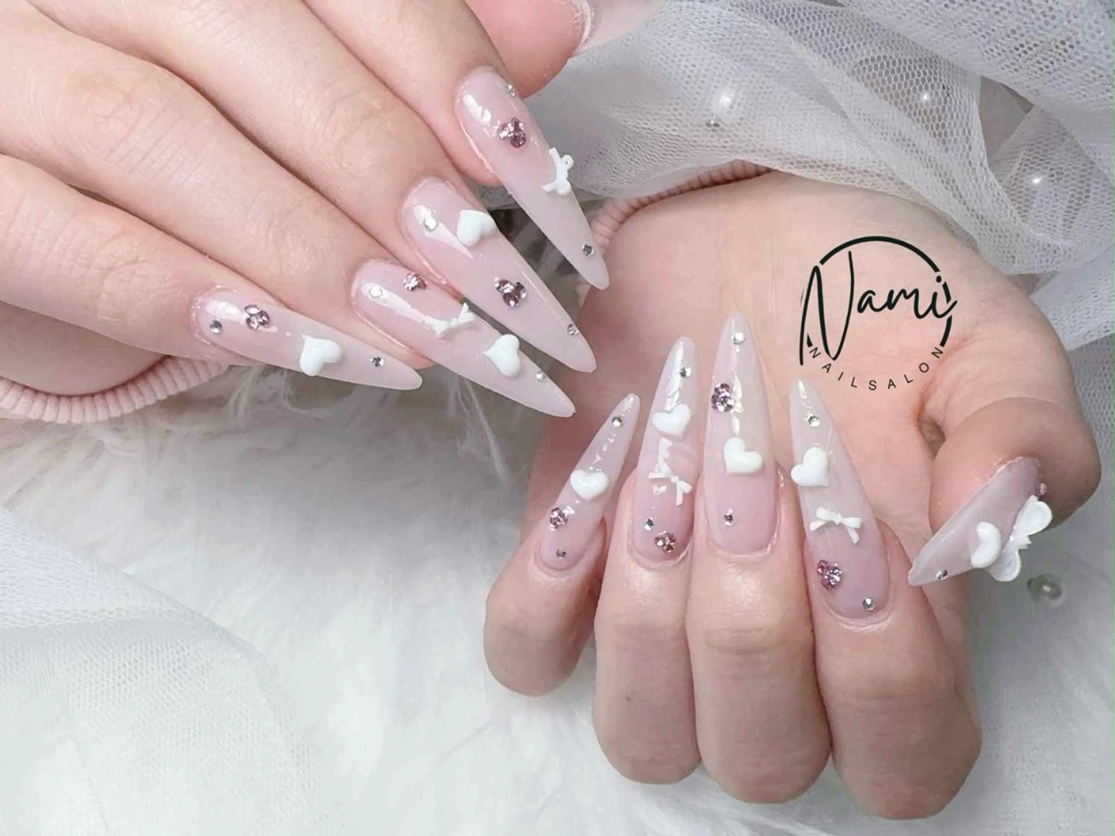 ネイル 長さ出し ガーリー 韓国ネイル ロングネイル 持ち込み ハンドネイル Nami nail salonのネイルデザイン