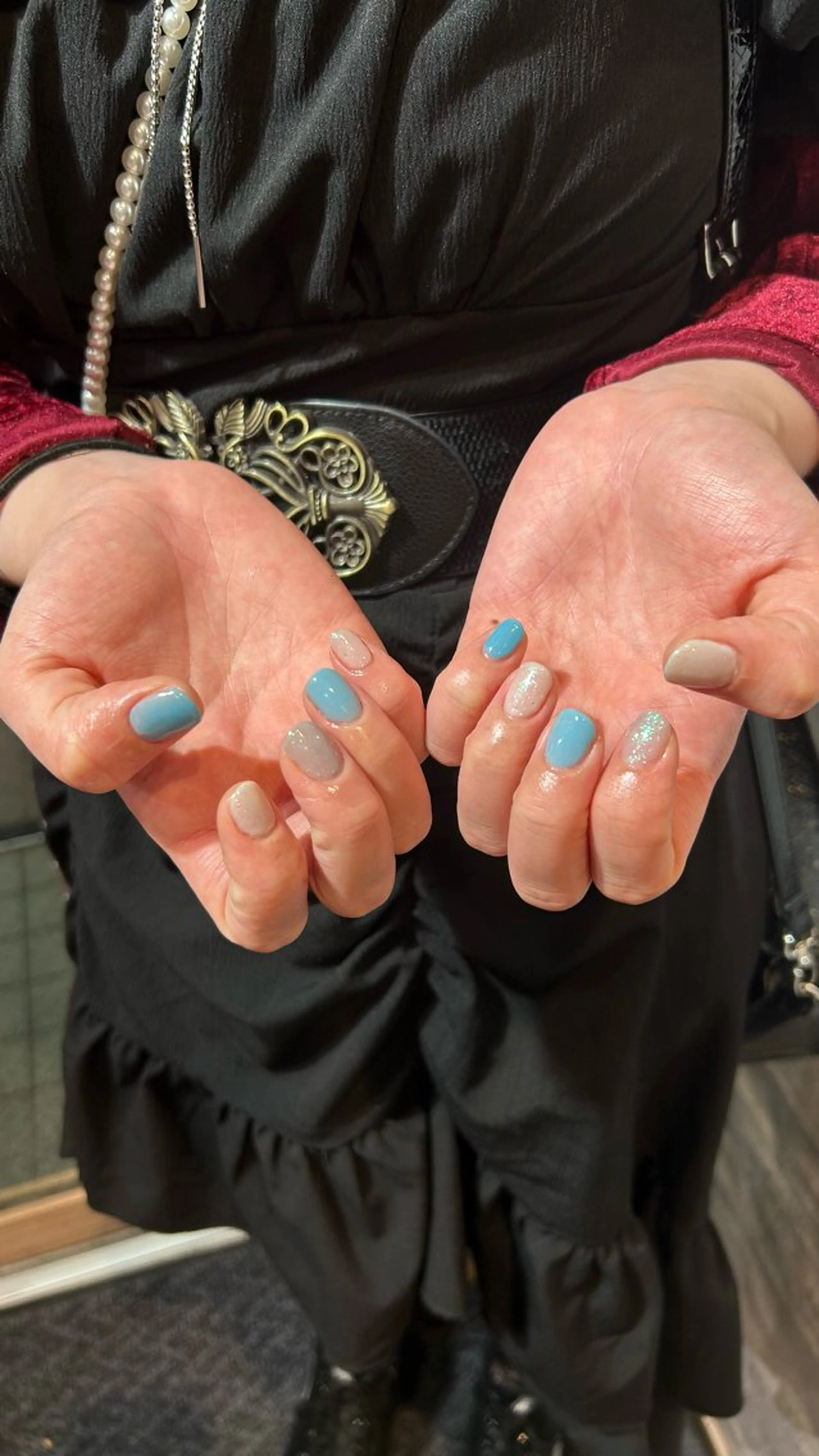 ネイル ブルー ラメ(グリッター) ホワイト ハンドネイル レイヤー/nail COCOROのヘアスタイル