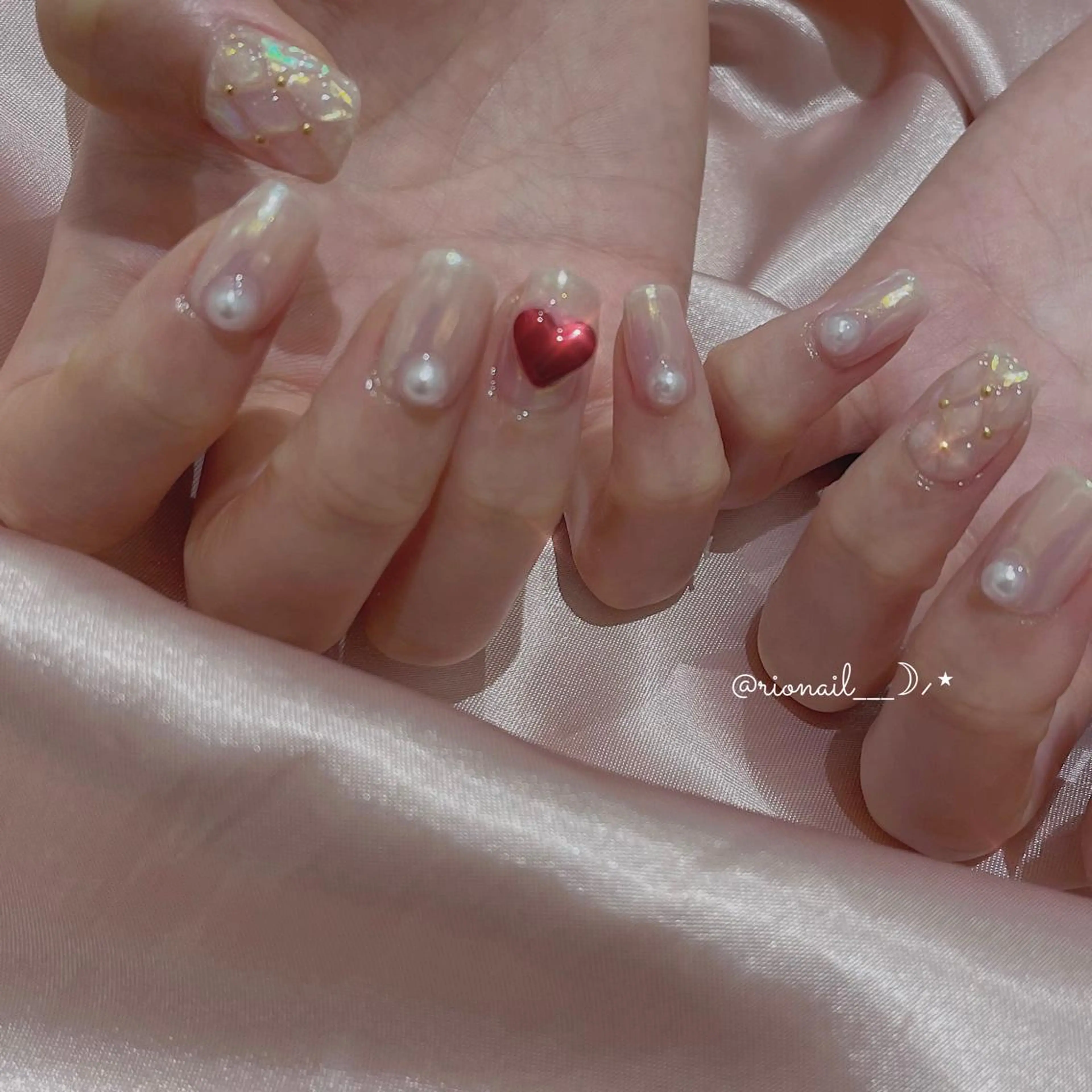 ネイル アートネイル 𝘙𝘪𝘰𝘯𝘢 ...🕯🤍のネイルデザイン