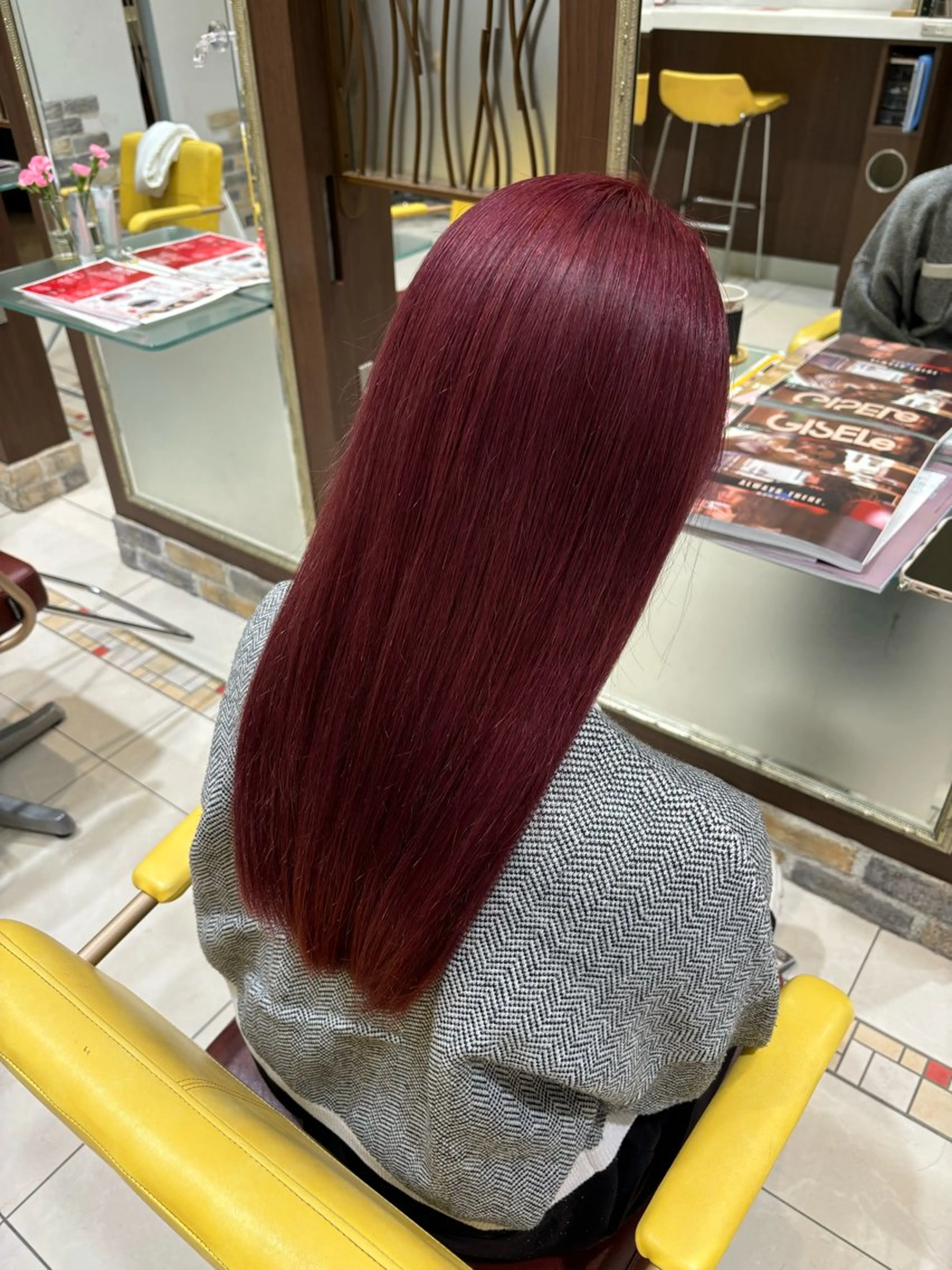 ロング カラー ブリーチ ボルドーカラー ルビー 田中 真白のヘアスタイル