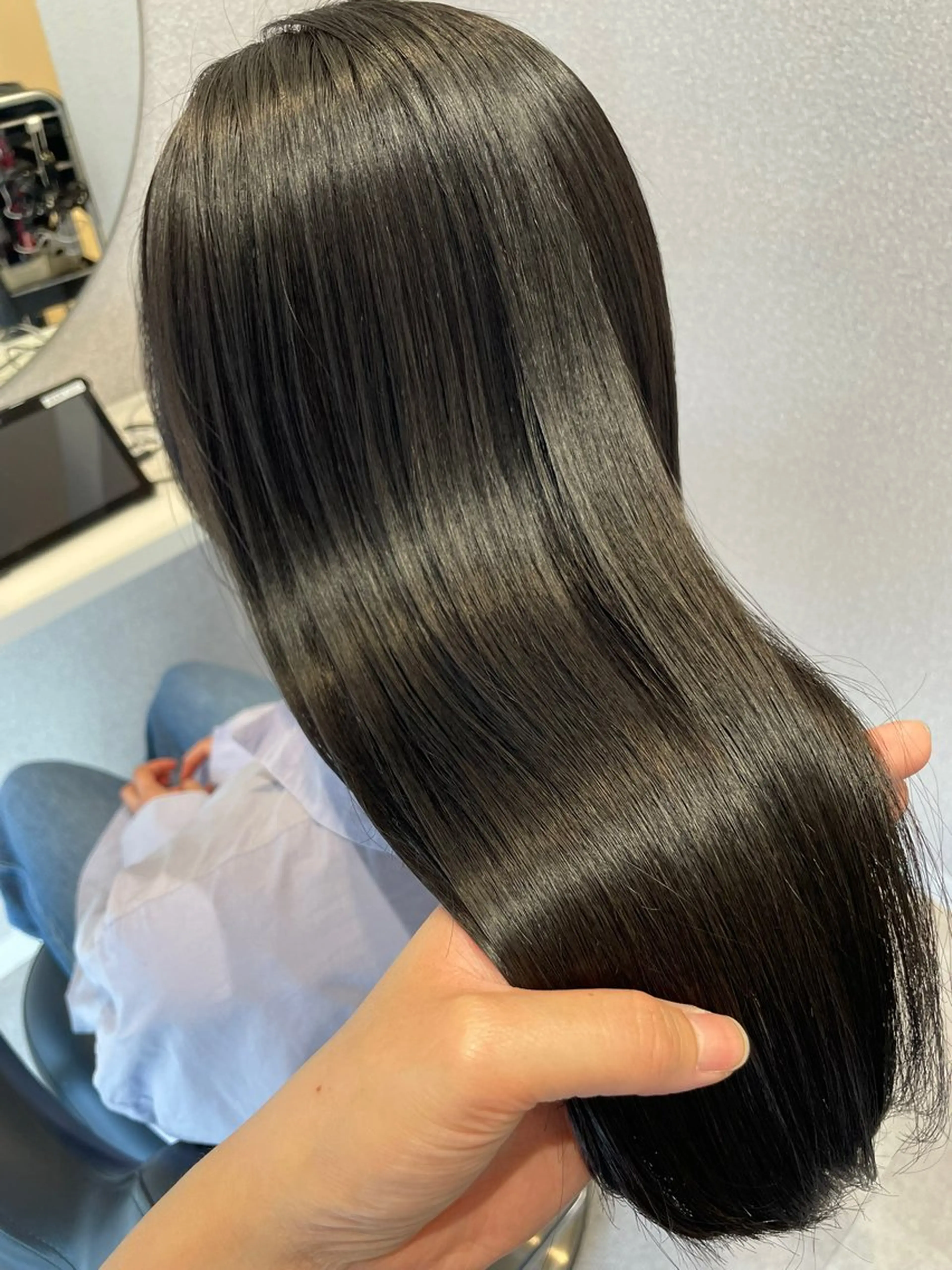 ロング カラー ダークグレー 髪質改善 酸性ストレート カット ヘアカラー 縮毛矯正 女性リピ90%🍨 🩷佐藤みずきのヘアスタイル