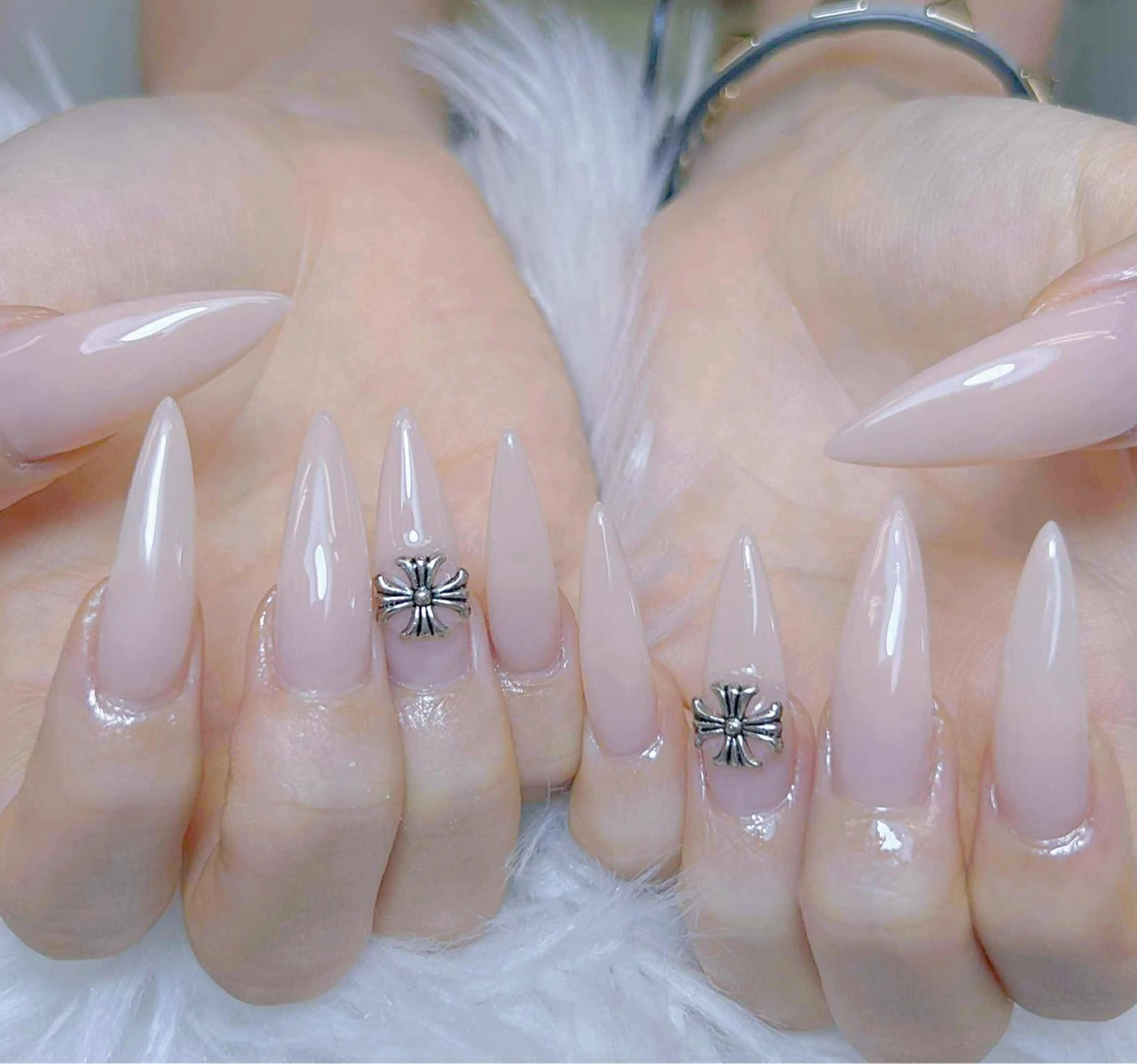 ネイル チークネイル 長さ出し フレンチネイル ジェルネイル ガラスフレンチ ハンドネイル anh nail anne🤍のネイルデザイン