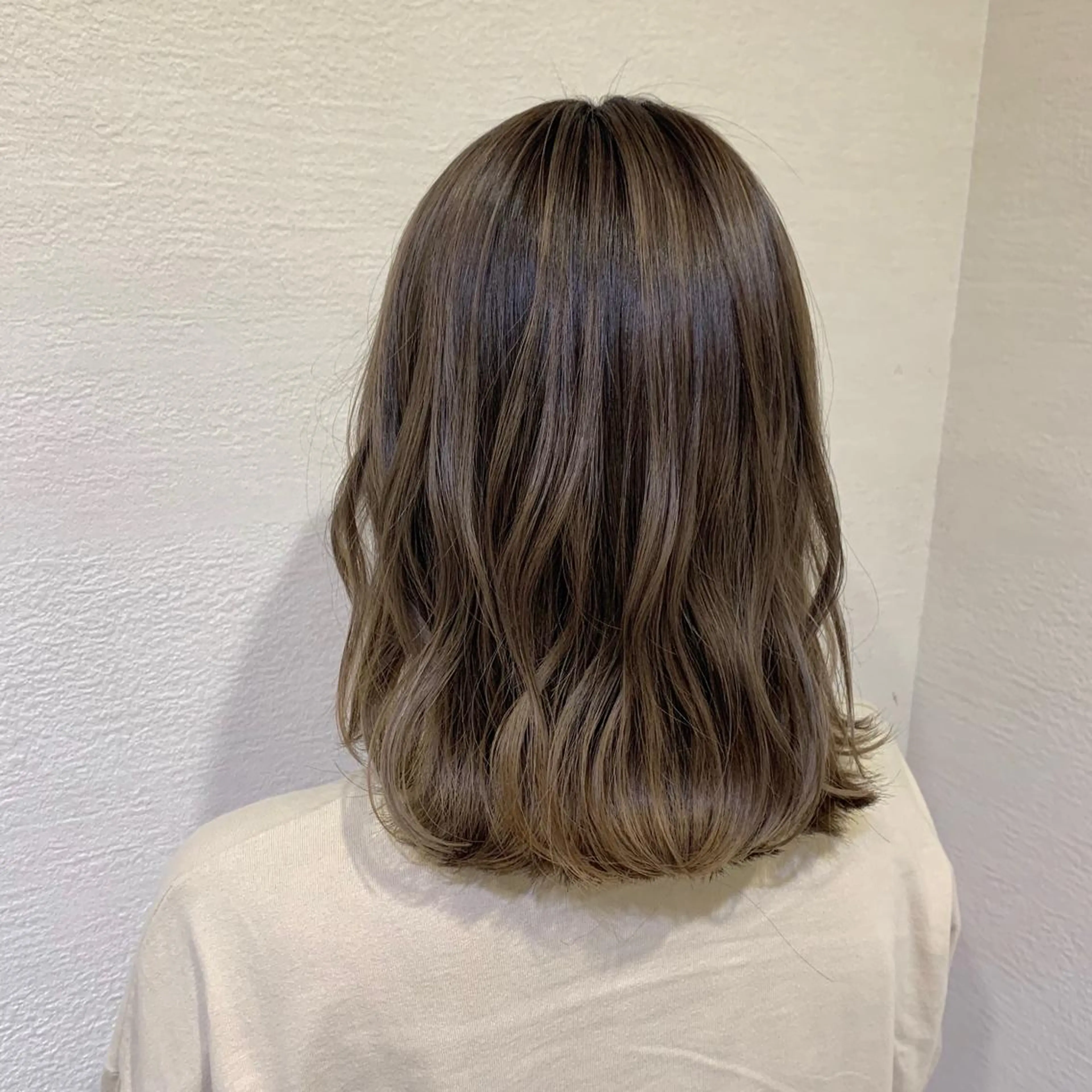 ミディアム カラー ベージュカラー ブリーチ ダブルカラー グレージュ 🍳しながわ はるか🍳のヘアスタイル