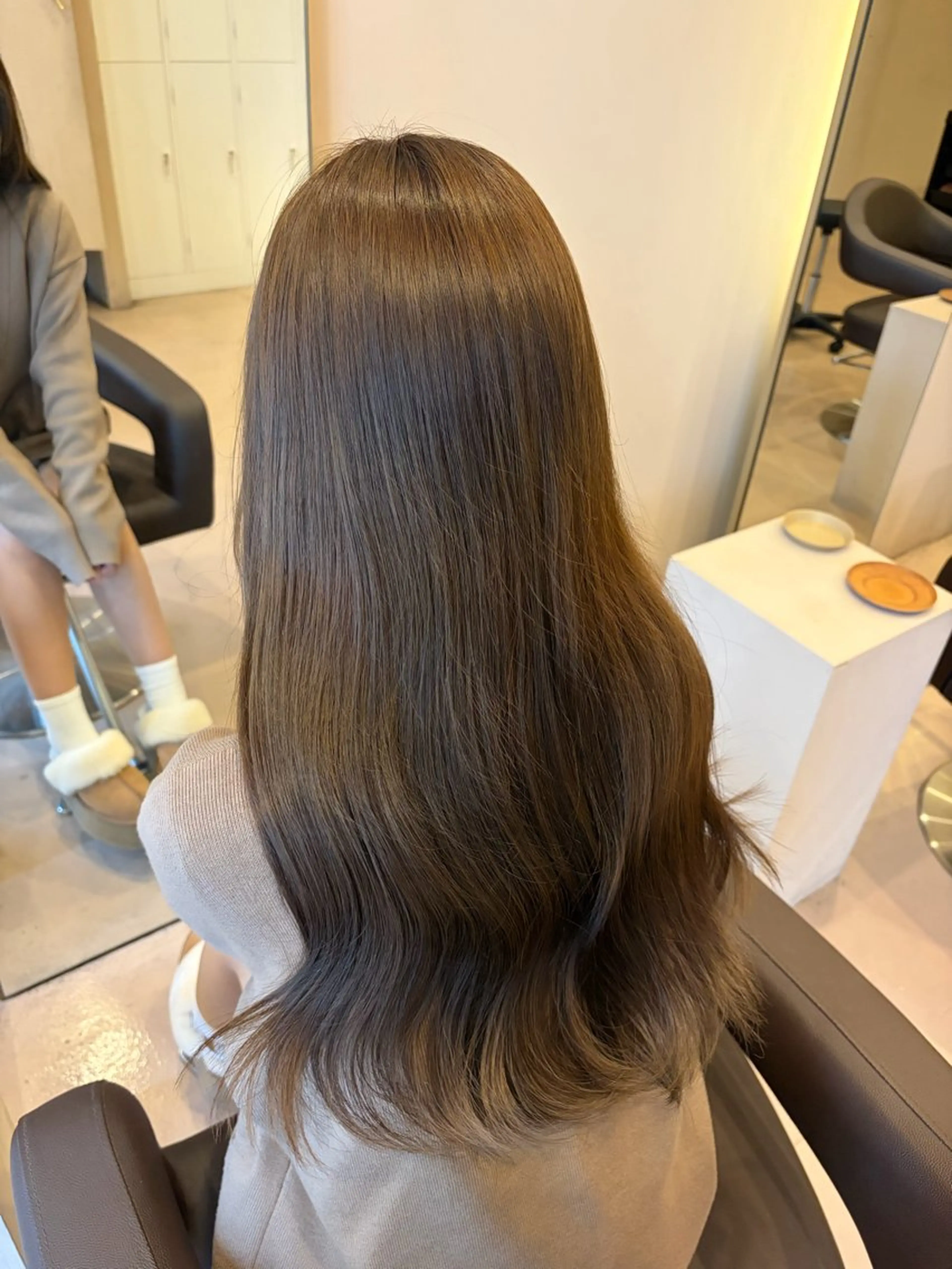 ロング カラー ベージュカラー ブリーチ ダブルカラー ブリーチなしカラー オリーブベージュ ヘアカラー 暖色カラー✨️ 門内 梨真のヘアスタイル
