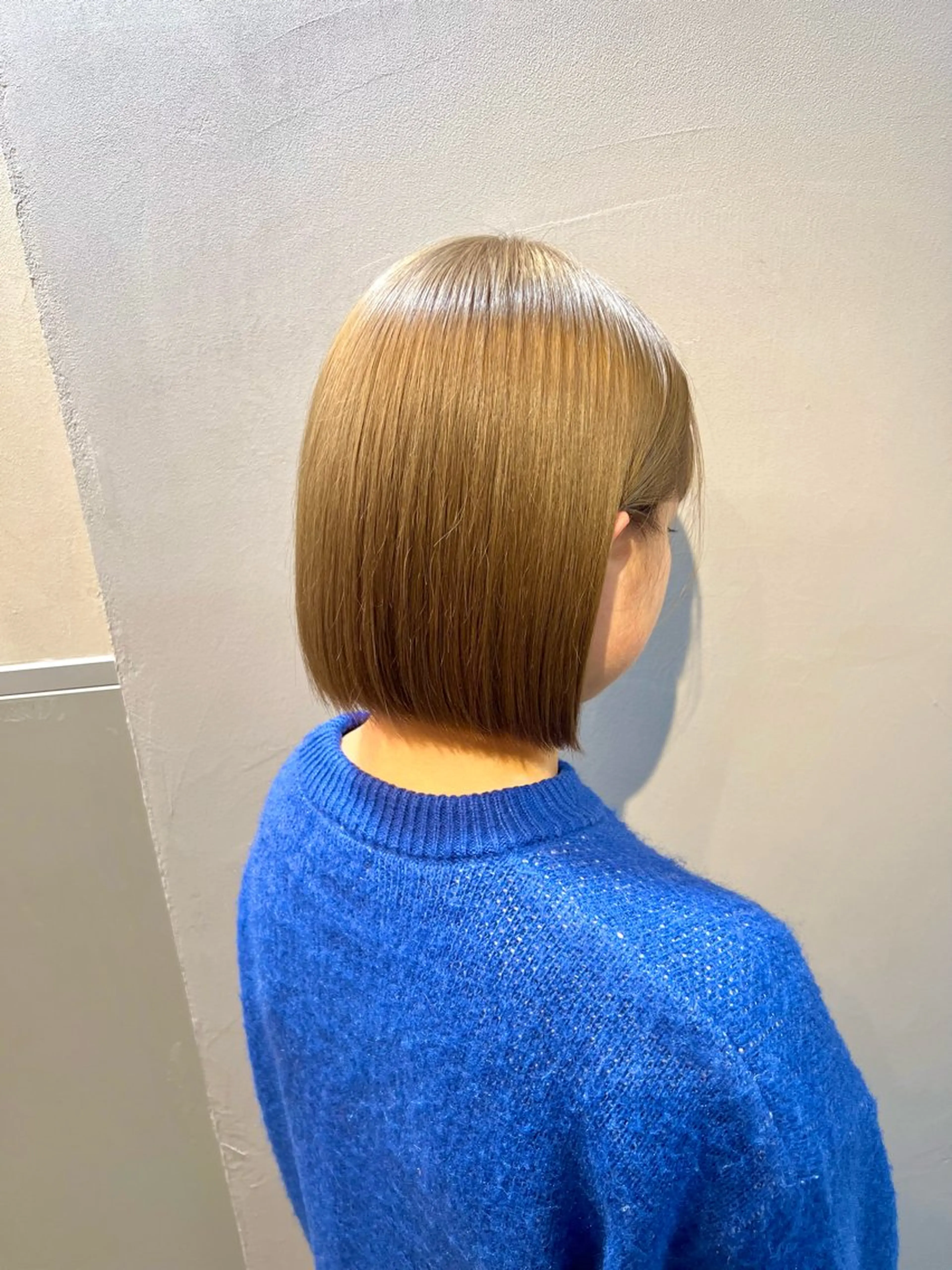 ショート カラー ベージュカラー ブリーチ ハイトーンカラー ミルクティーベージュ ボブ 神戸ボブ✂️ ioe三宮/田 伸佳のヘアスタイル