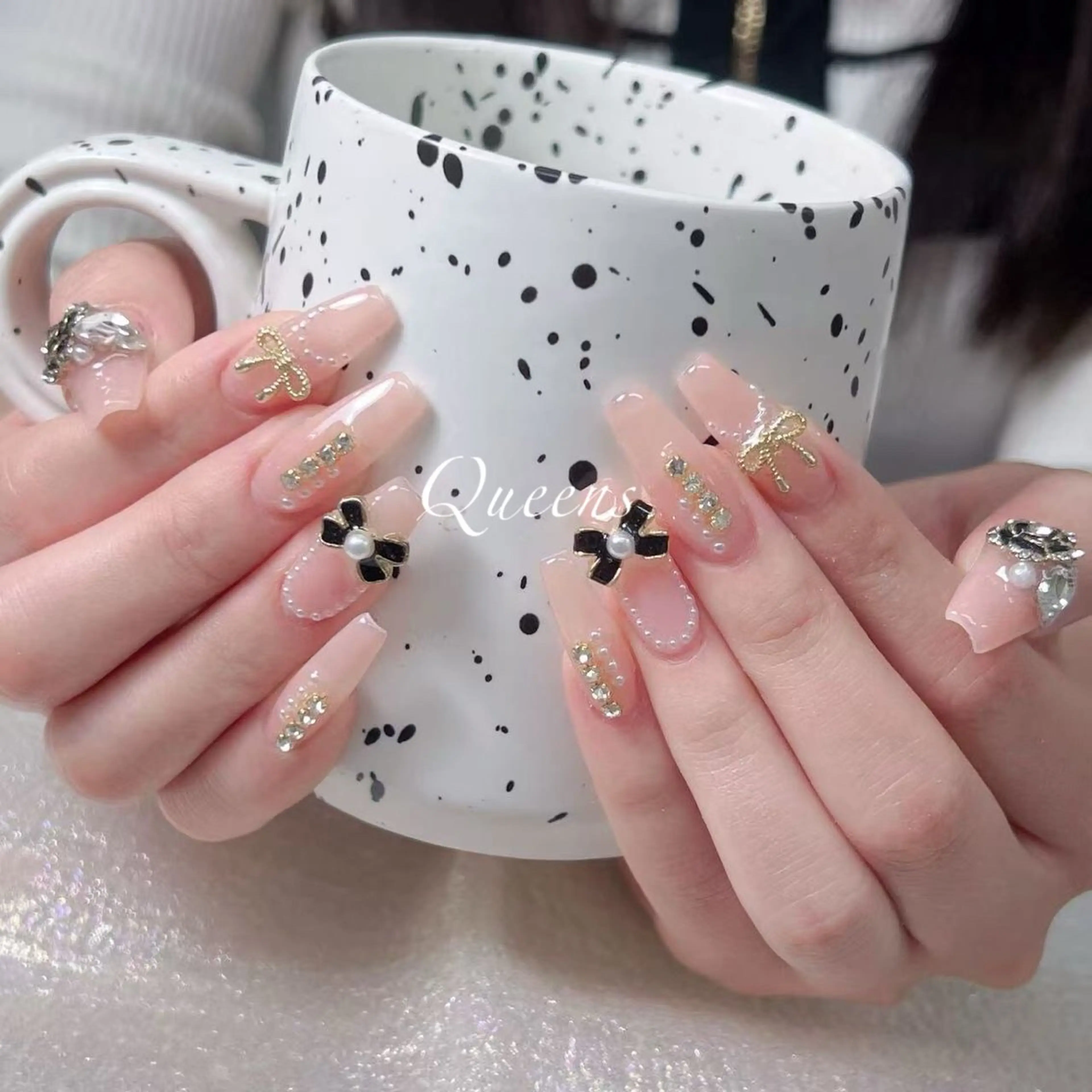 ネイル ハンドネイル Queens テイのネイルデザイン