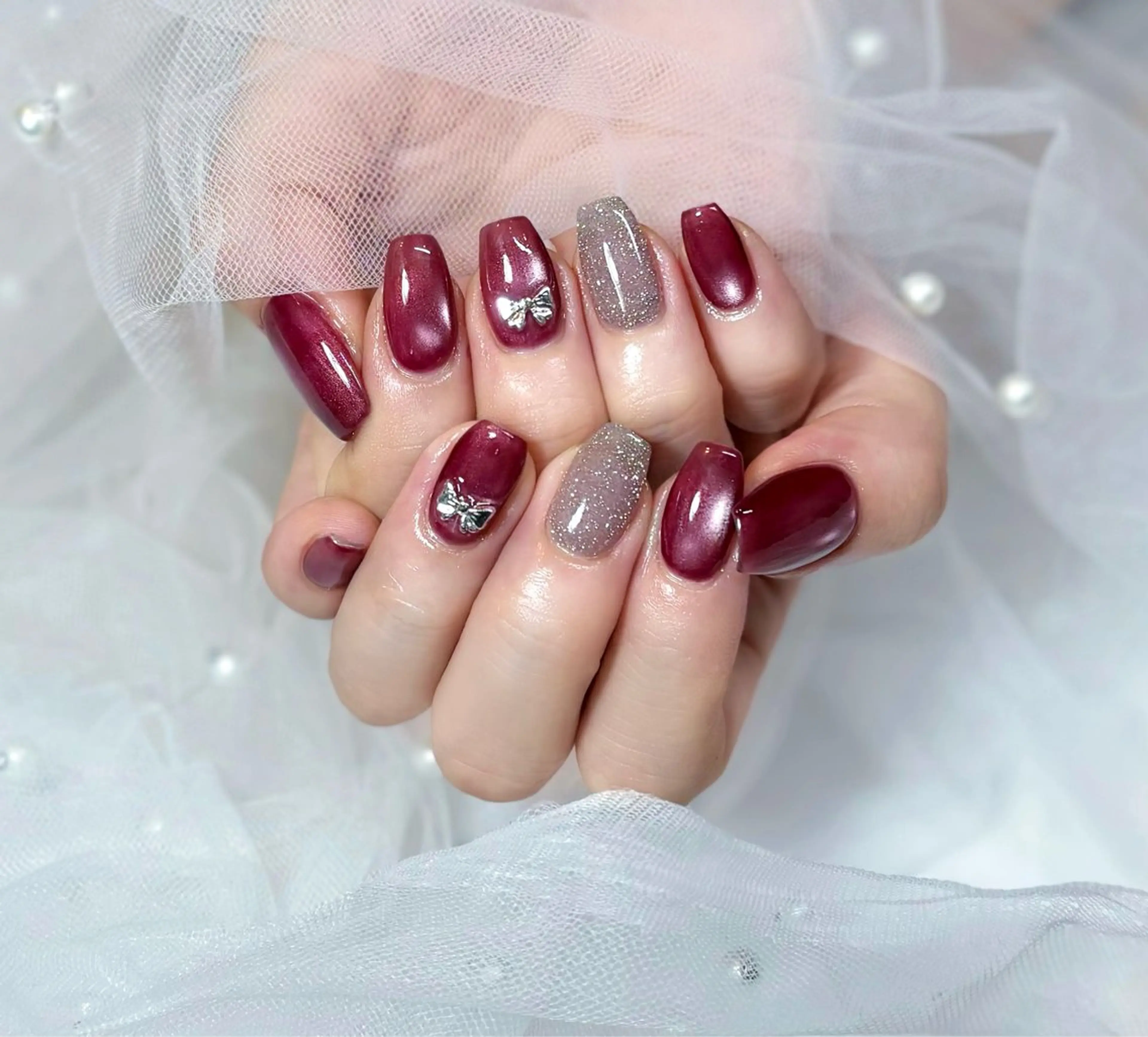 ネイル ボルドー フラッシュネイル キラキラネイル マグネットネイル 赤色 【chatnoir】 MIYUのネイルデザイン