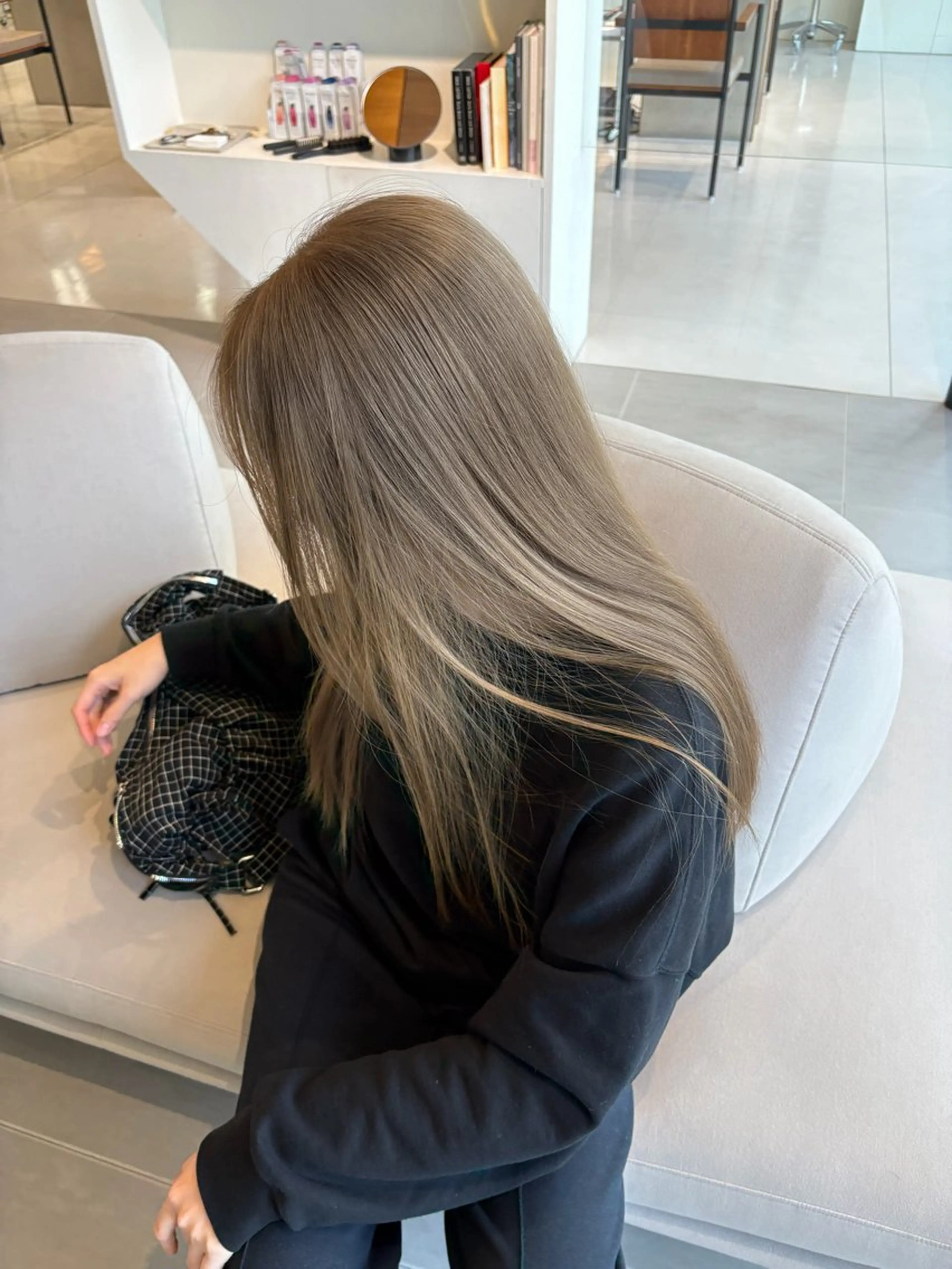 ロング カラー ベージュカラー ブリーチ 透明感カラー ダブルカラー グレージュ ヘアカラー トリートメント 高発色ブリーチ/ ハイレイヤー🪽aiのヘアスタイル