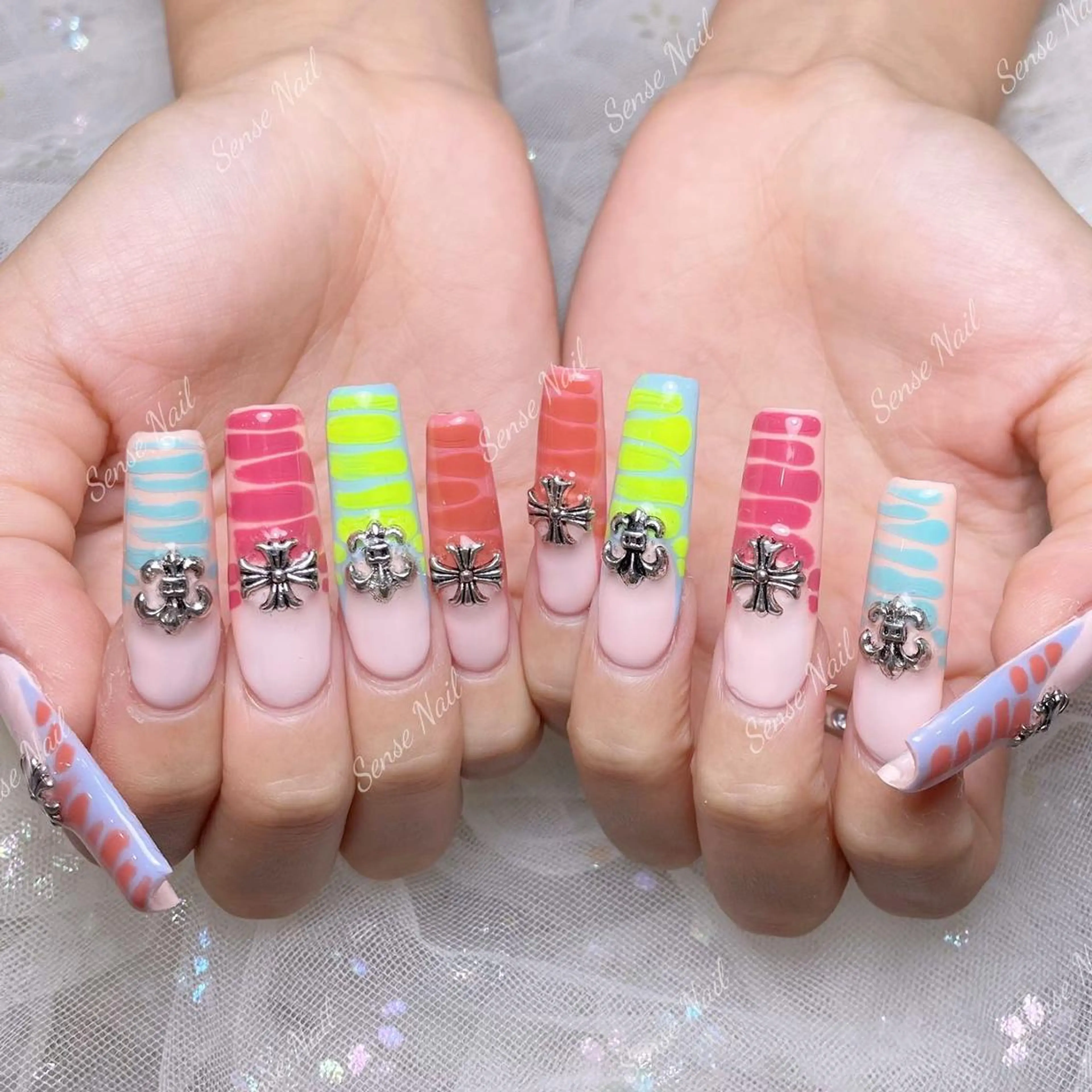 ネイル Queening 🦋のネイルデザイン