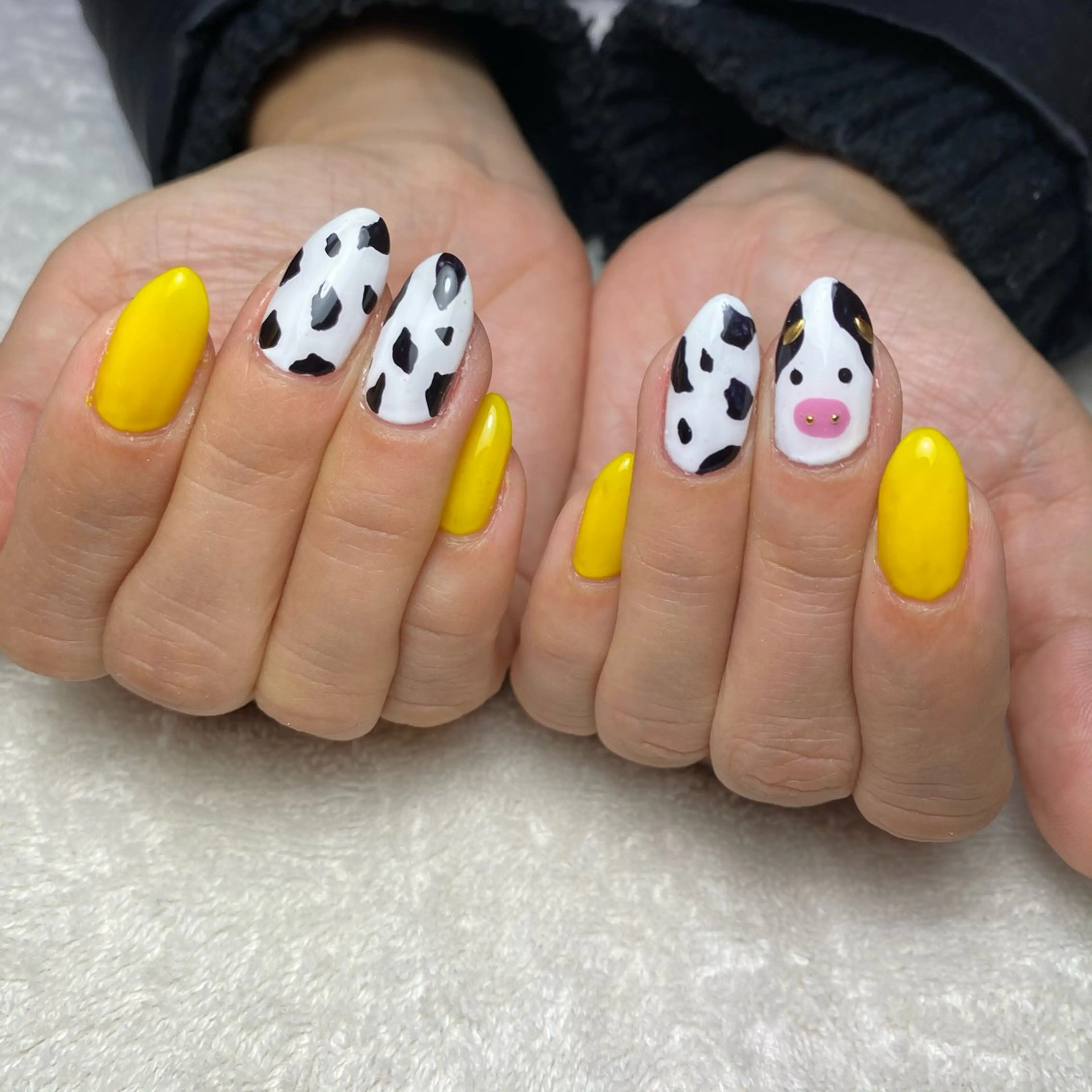 ネイル アニマル柄 黄色 ハンドネイル COCO+所属・COCO +のエステ・リラクイメージ
