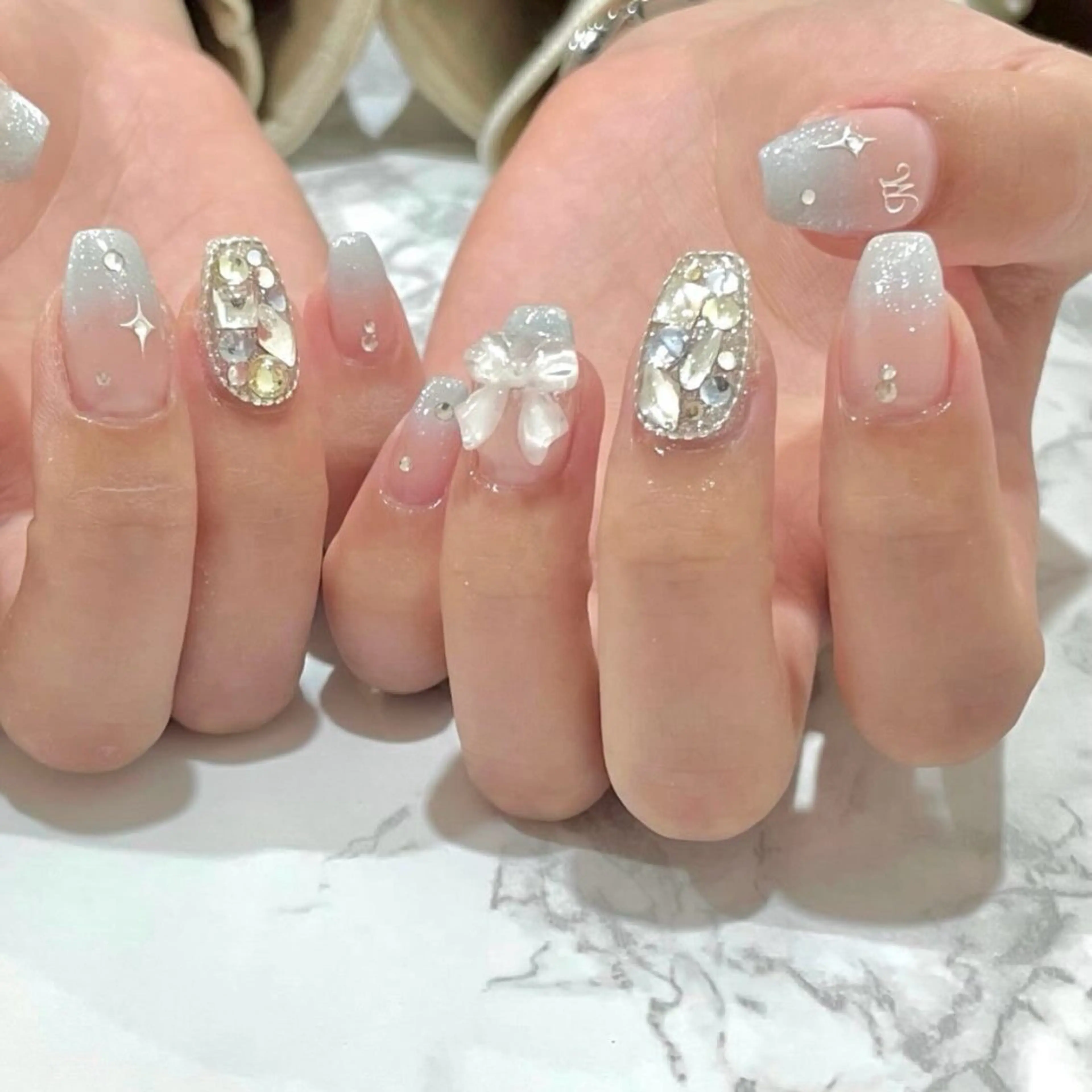 カラー グラデーションカラー ピンクカラー ハンドネイル AIN Nailのネイルデザイン