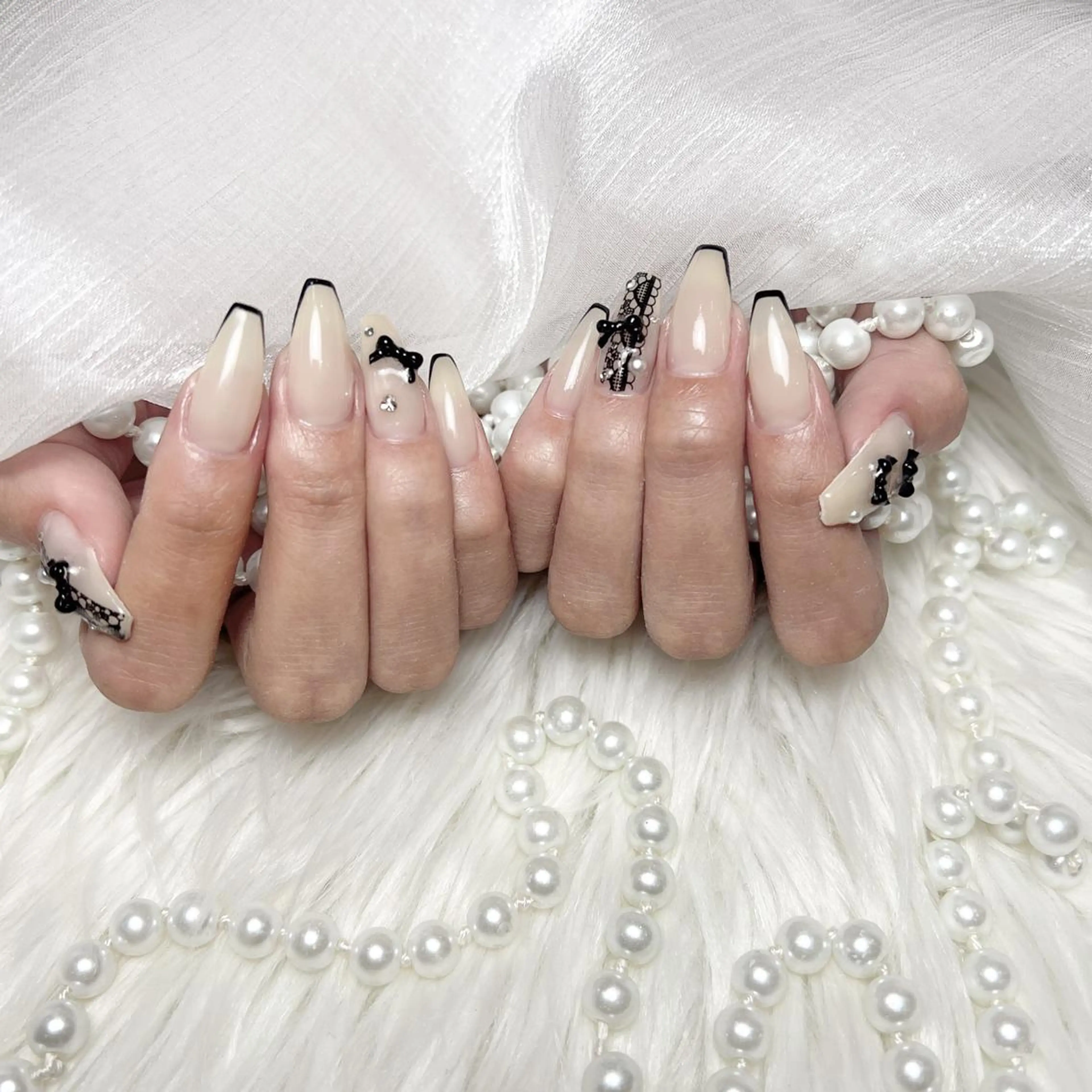 ネイル アートネイル フラッシュネイル フレンチネイル ジェルネイル ガラスフレンチ M2 BEAUTY サロンのネイルデザイン