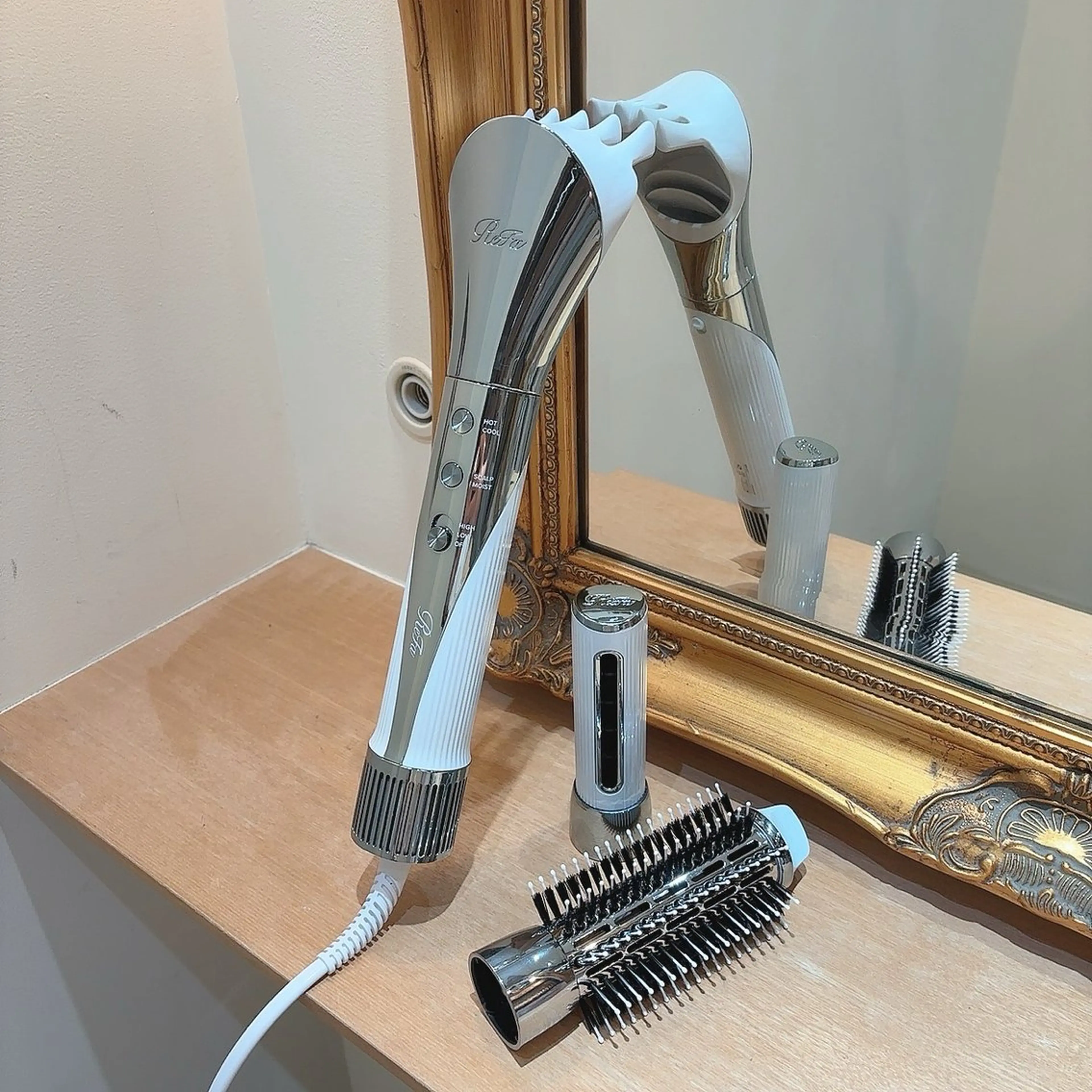 古屋 澪　艶髪カラー✨のヘアスタイル