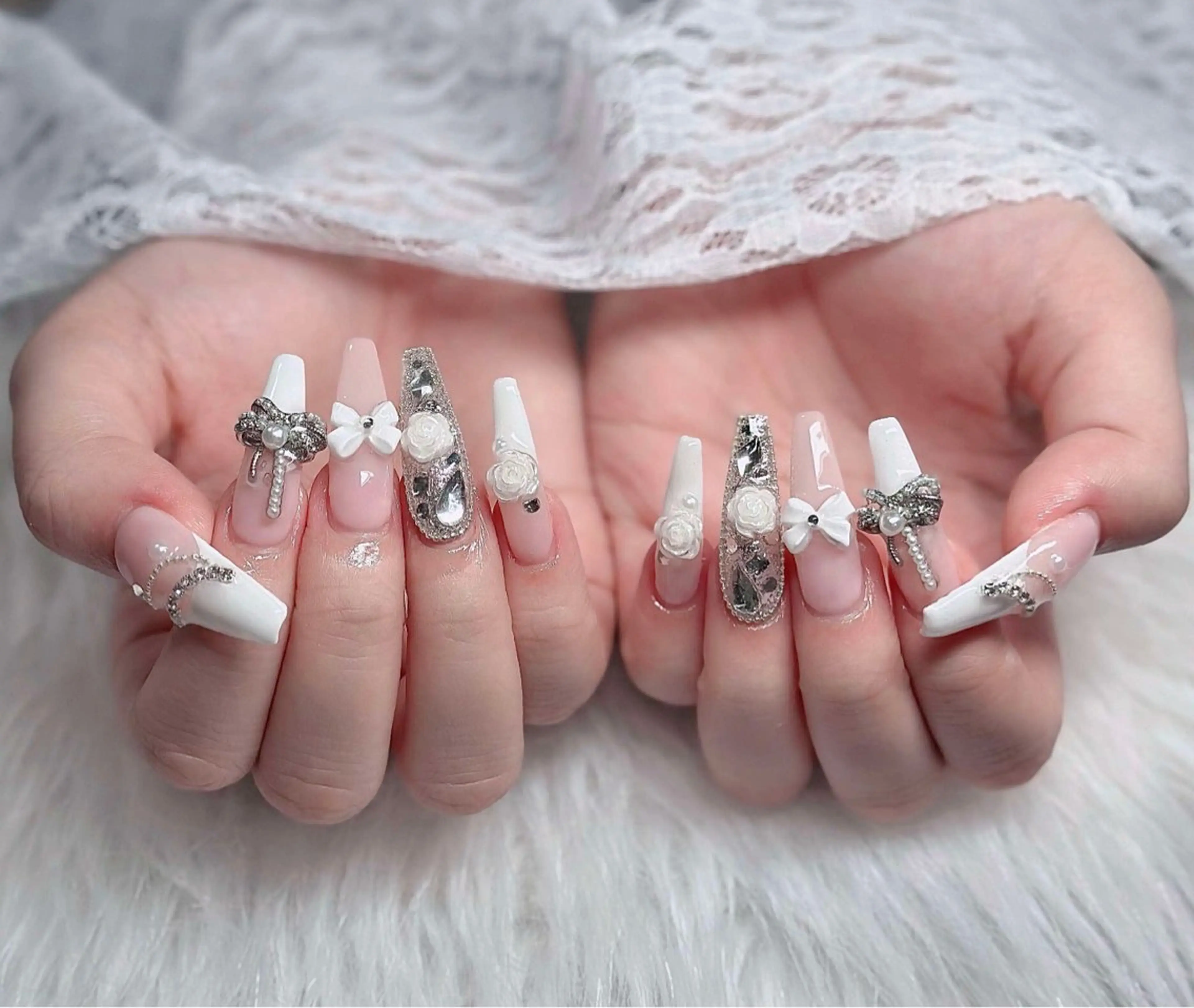 ネイル フレンチネイル ジェルネイル ガラスフレンチ ハロウィン ハート H.baby Nail Salonのネイルデザイン