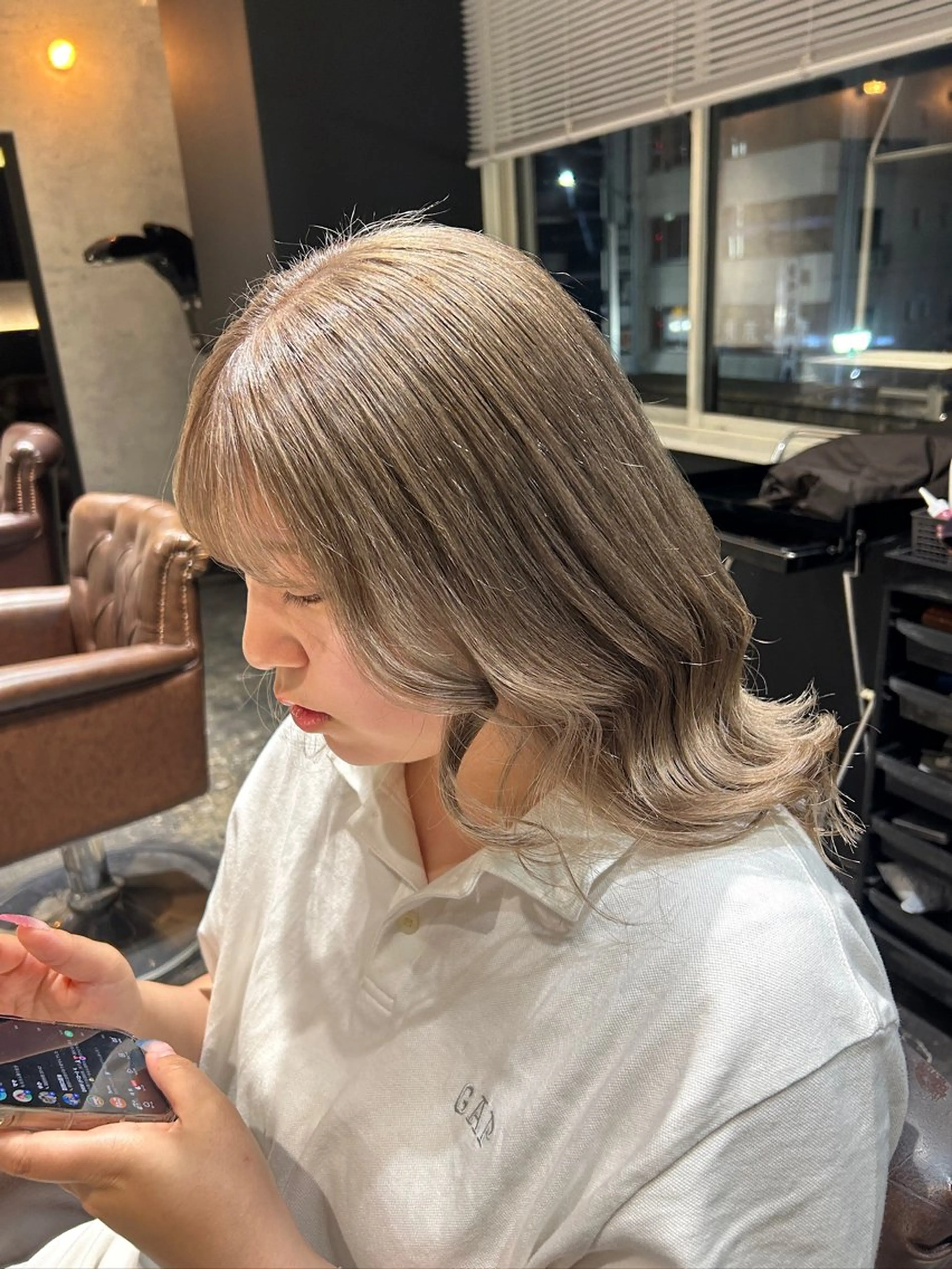 セミロング ヘアカラー 朝飛 唯菜のヘアスタイル