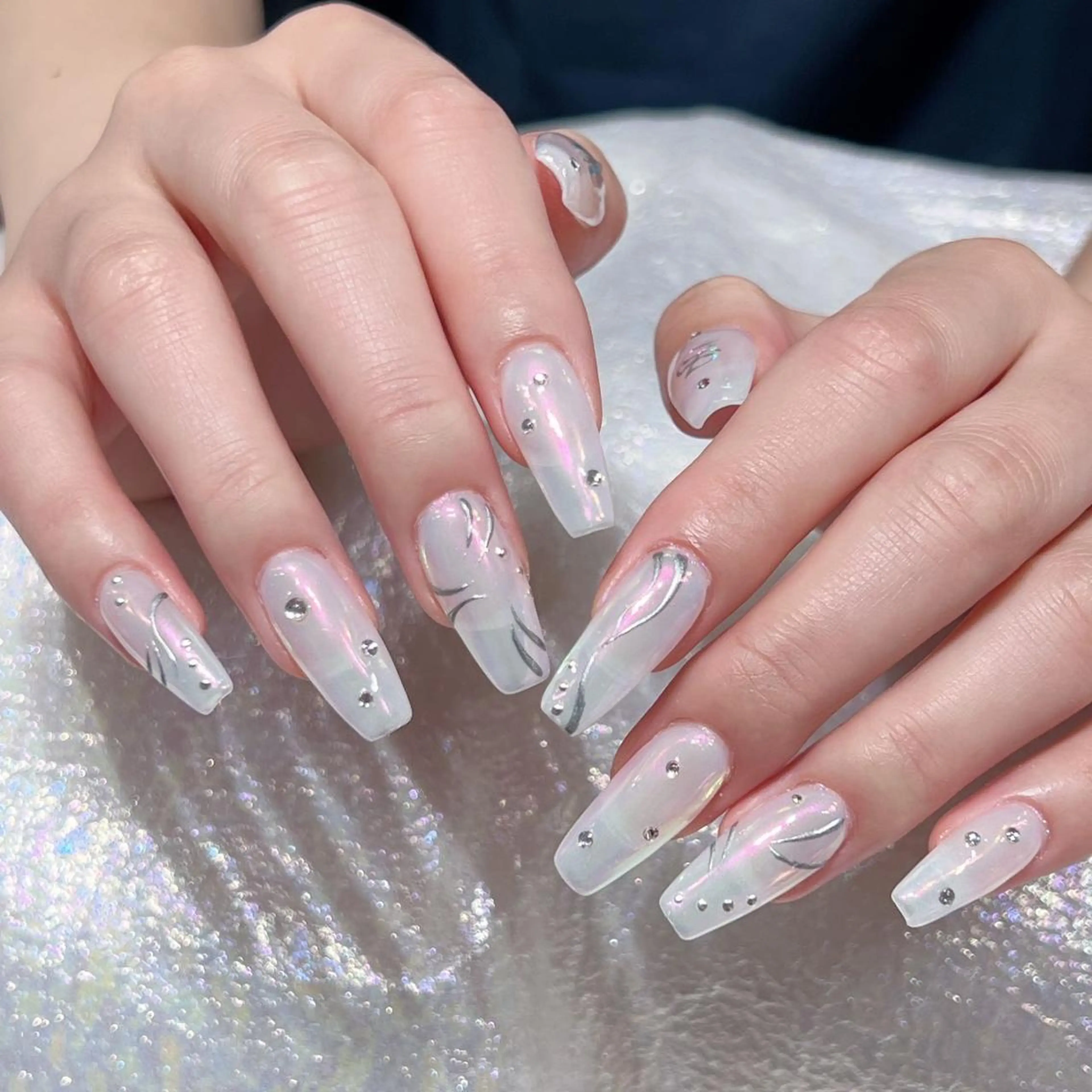 ネイル アートネイル 長さ出し ネイルチップ Queens テイのネイルデザイン