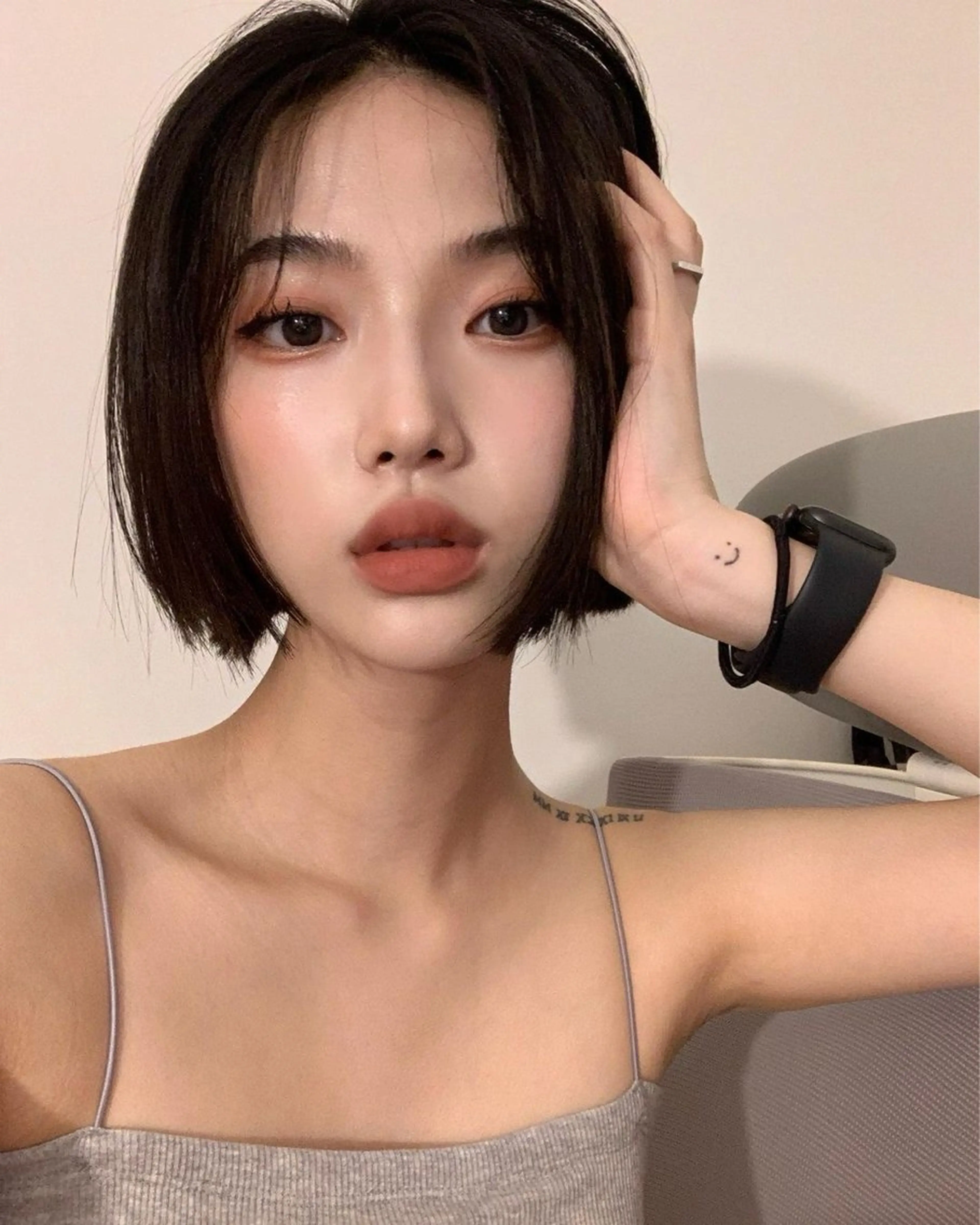 ショート カラー ボブレイヤー ボブ タンバルモリ レイヤーカット ユナ ボブカット /ベージュのヘアスタイル