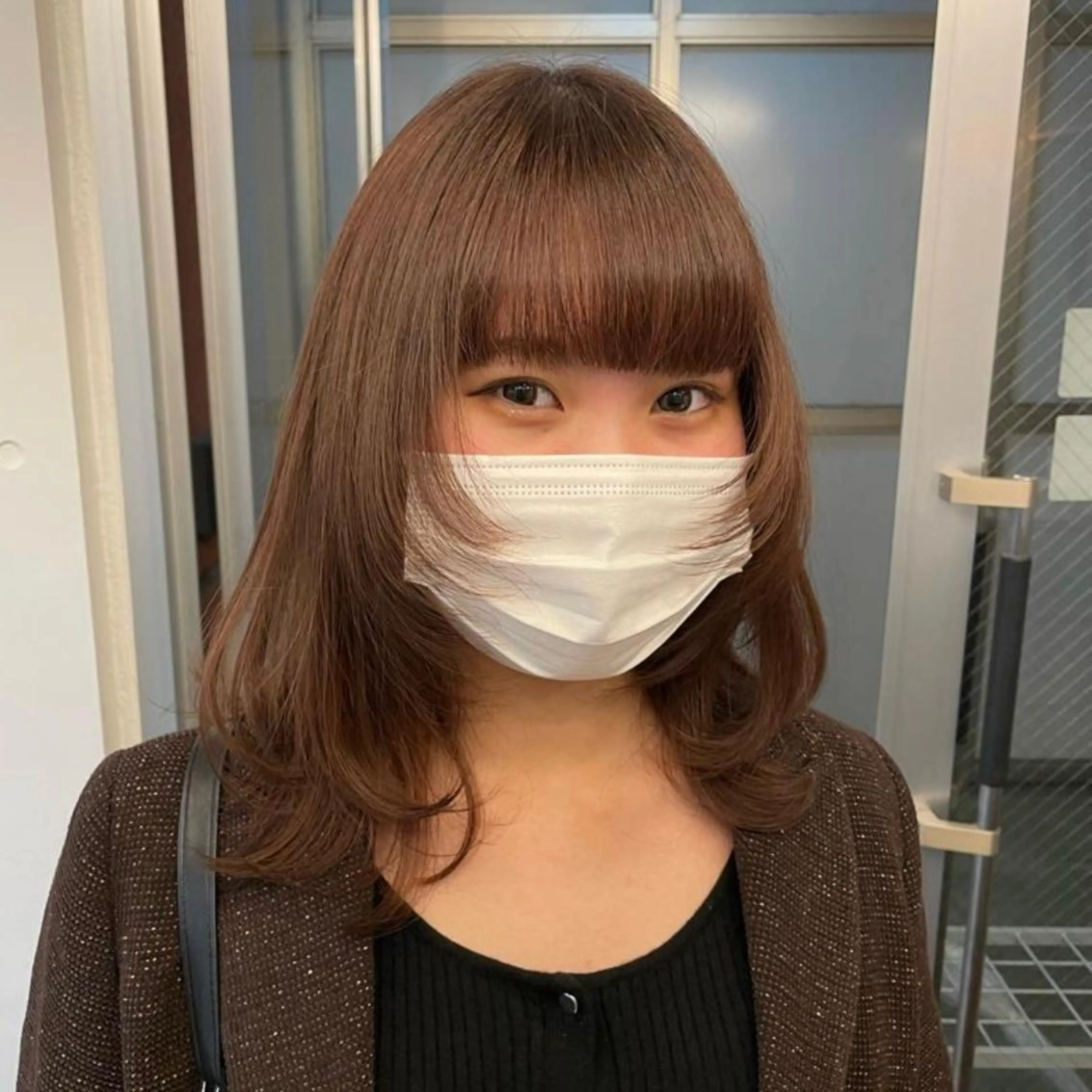 ミディアム カラー ヘアアレンジ 顔まわりレイヤー 顔周りカット レイヤーカット センターパート／マッ シュ／パーマ　あさみのヘアスタイル