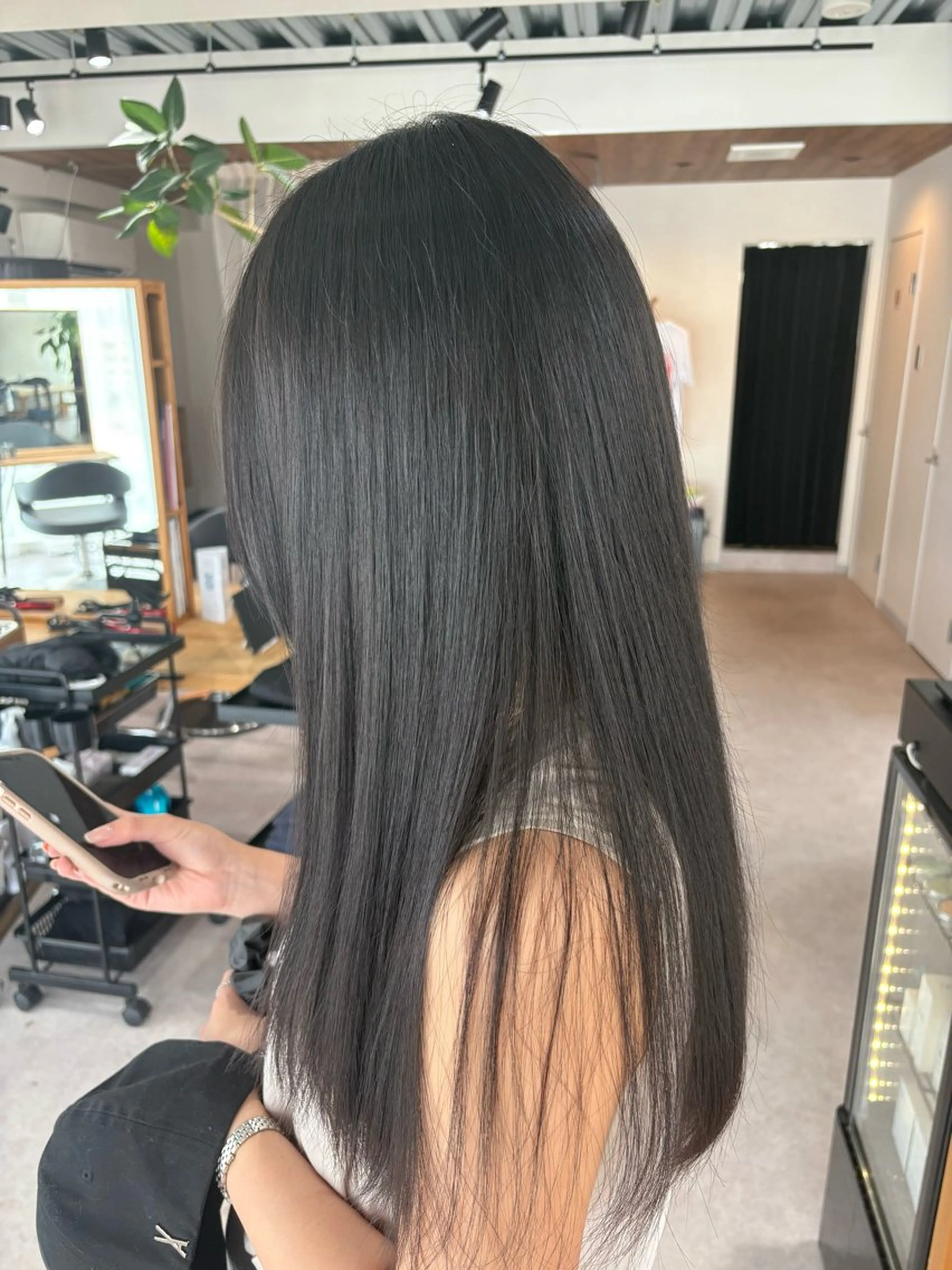 カラー ブルーカラー ヘアカラー aina / n.w.hのヘアスタイル