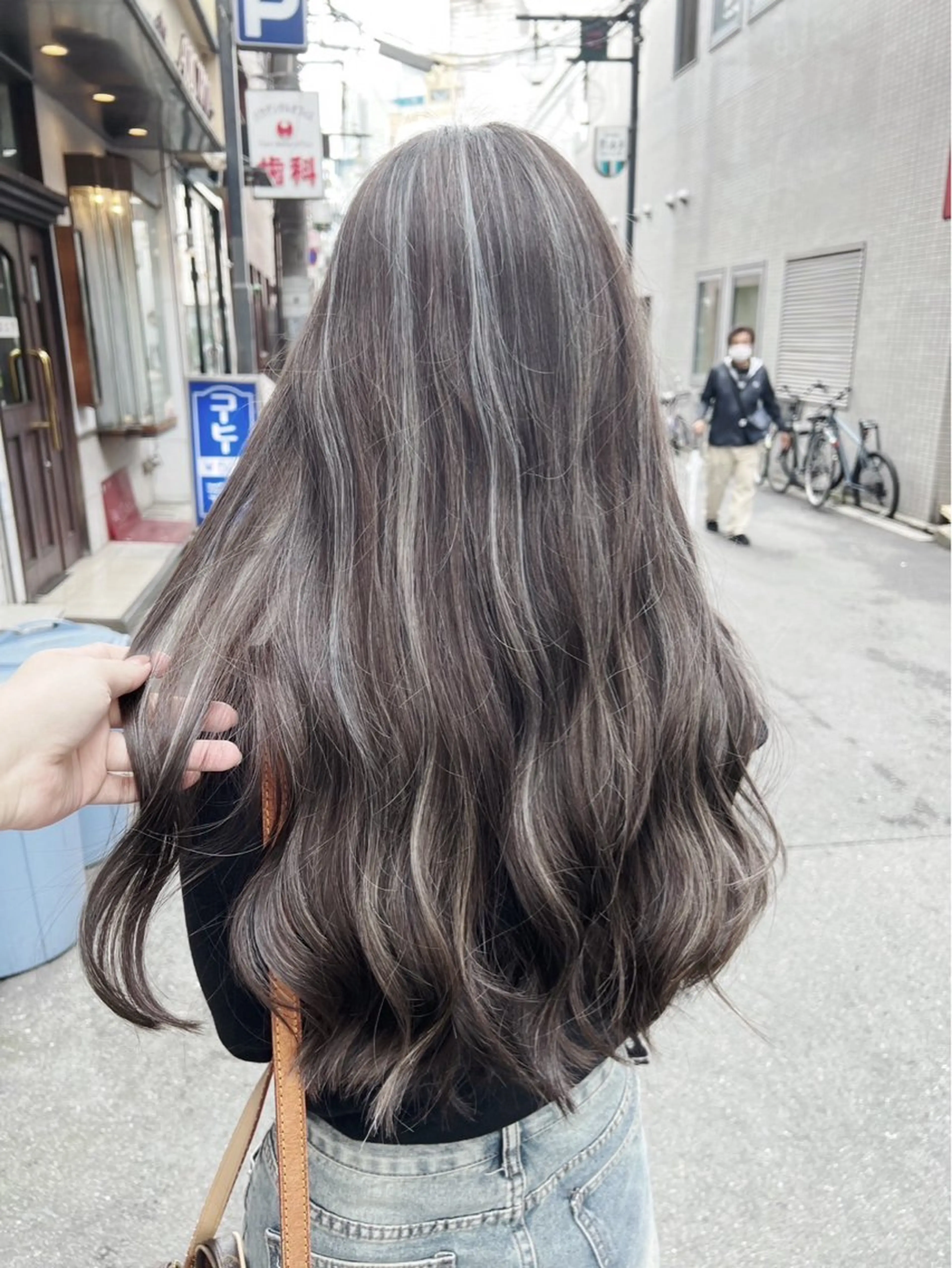 ロング カラー グレージュ ハイライトカラー ハイライト ヘアカラー トリートメント ROBIN所属・指名数No.1 /NAOYAのヘアスタイル