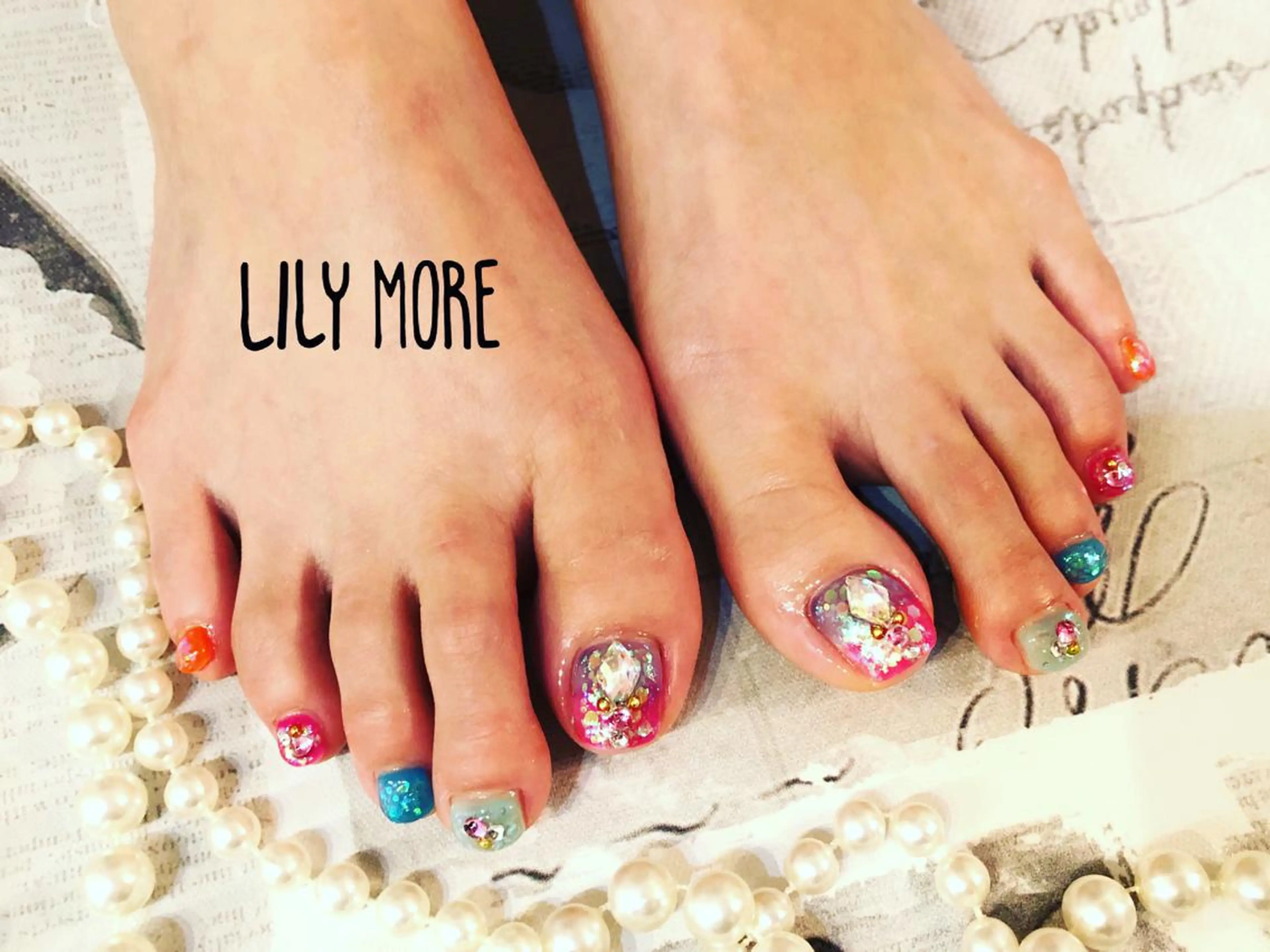 ネイル ストーンネイル Lily closetのネイルデザイン