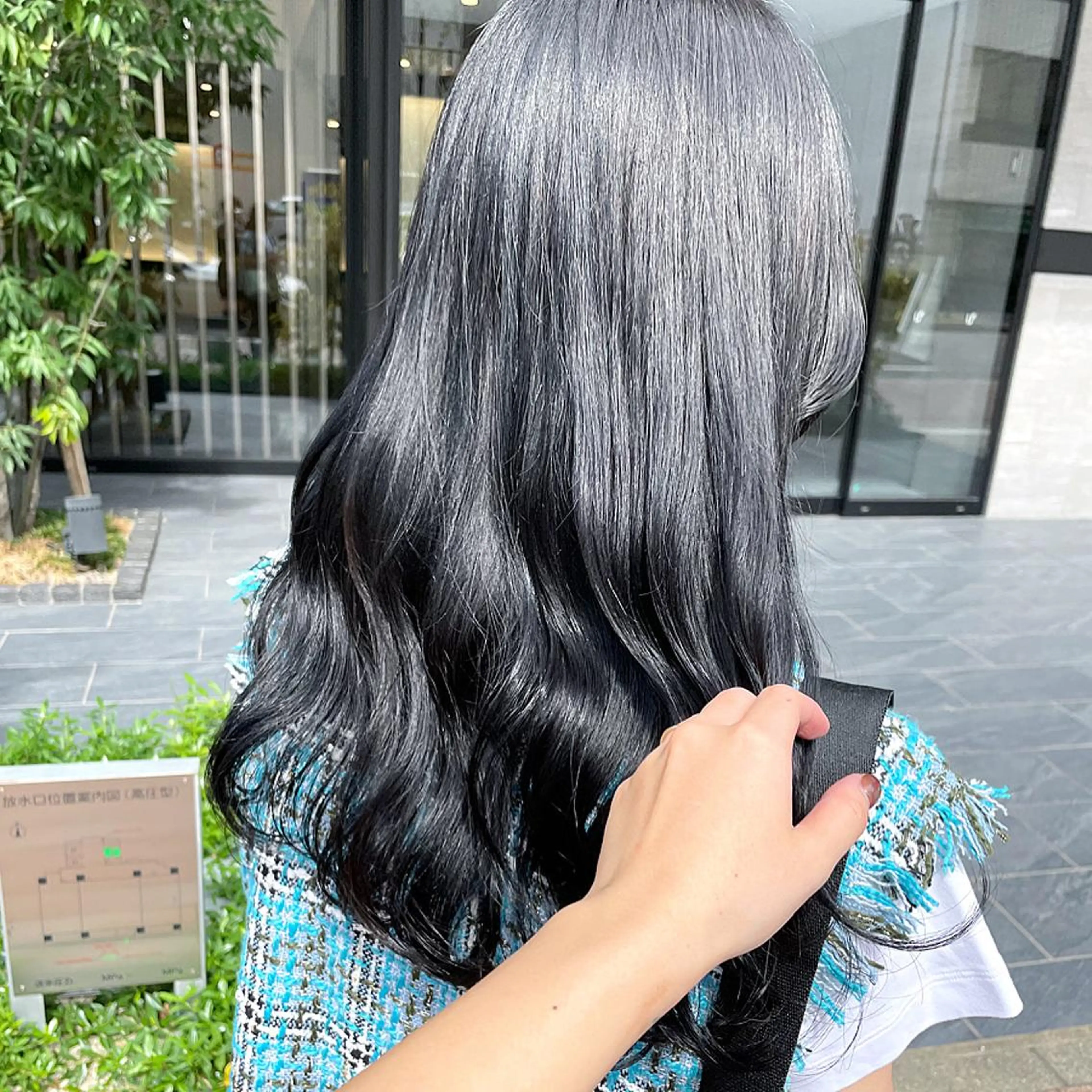 ロング カラー ヘアアレンジ 黒髪 ブルーカラー ブルーブラック シルバー マツオカ マコのヘアスタイル