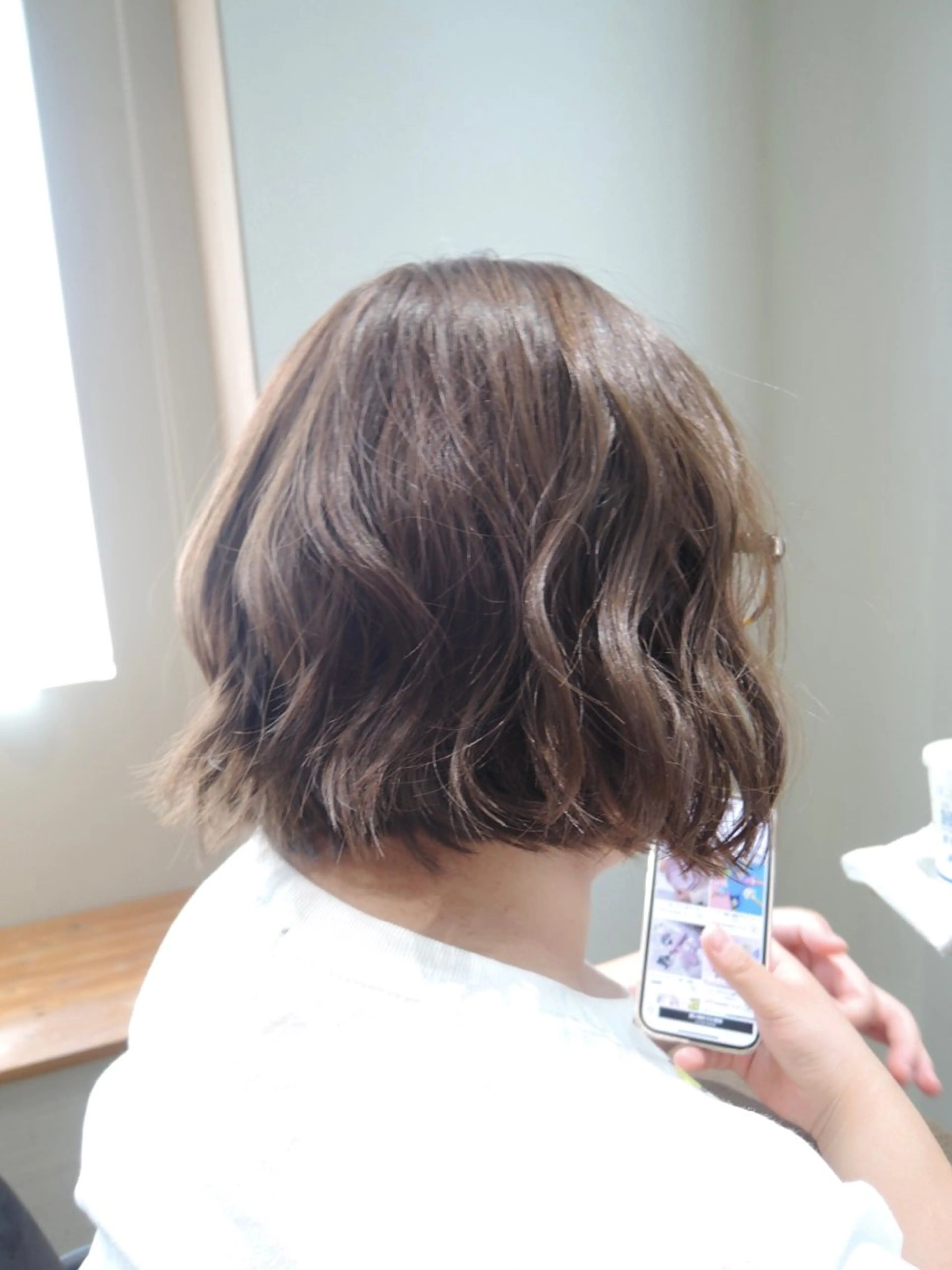 ミディアム ボブ カット ヘアカラー YUI／レイヤー カット/透明感カラーのヘアスタイル