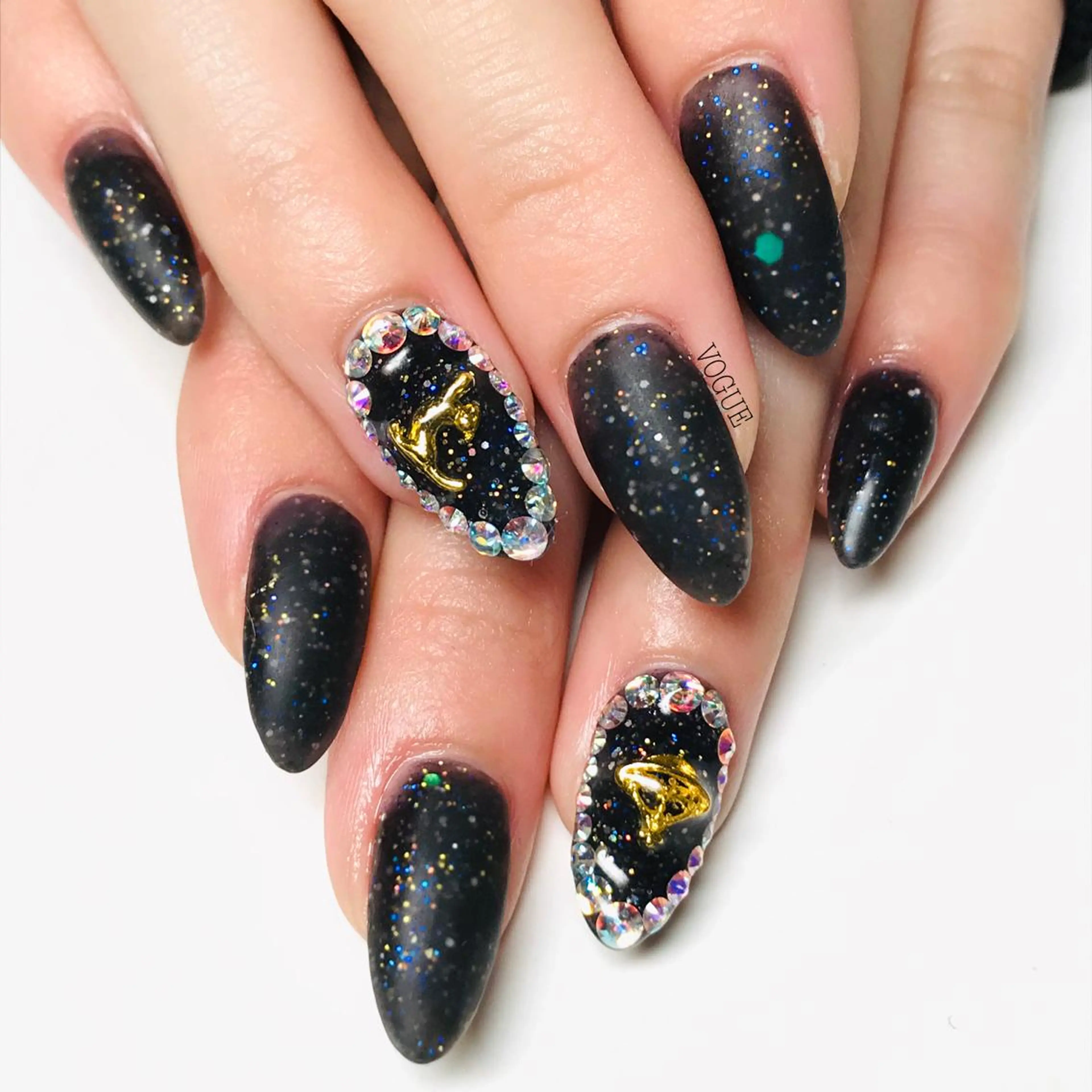 ネイル マットネイル ワンカラーネイル スカルプネイル ハンドネイル VOGUE ×SWANのネイルデザイン