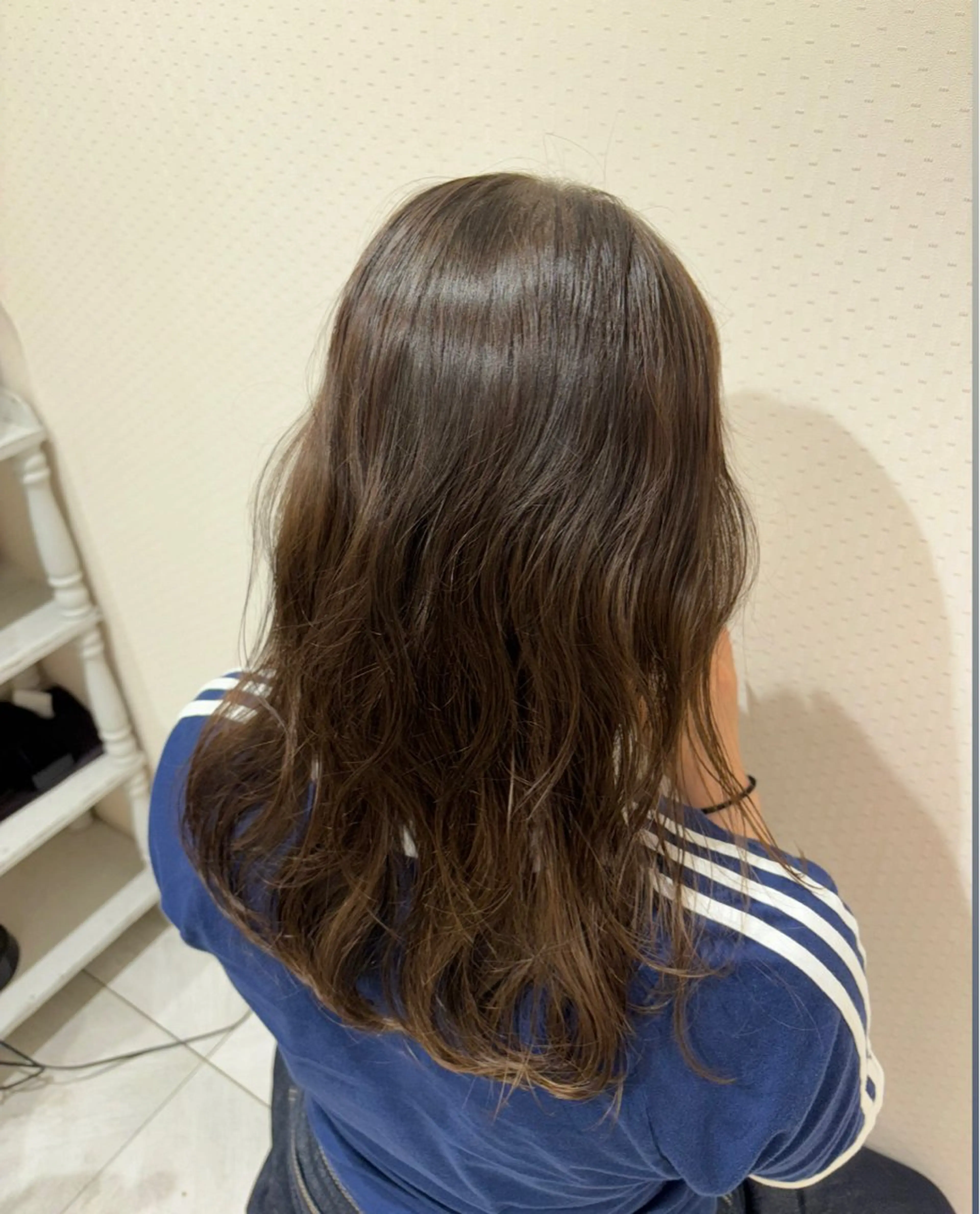 カラー ダブルカラー オリーブカラー 間島 叶のヘアスタイル