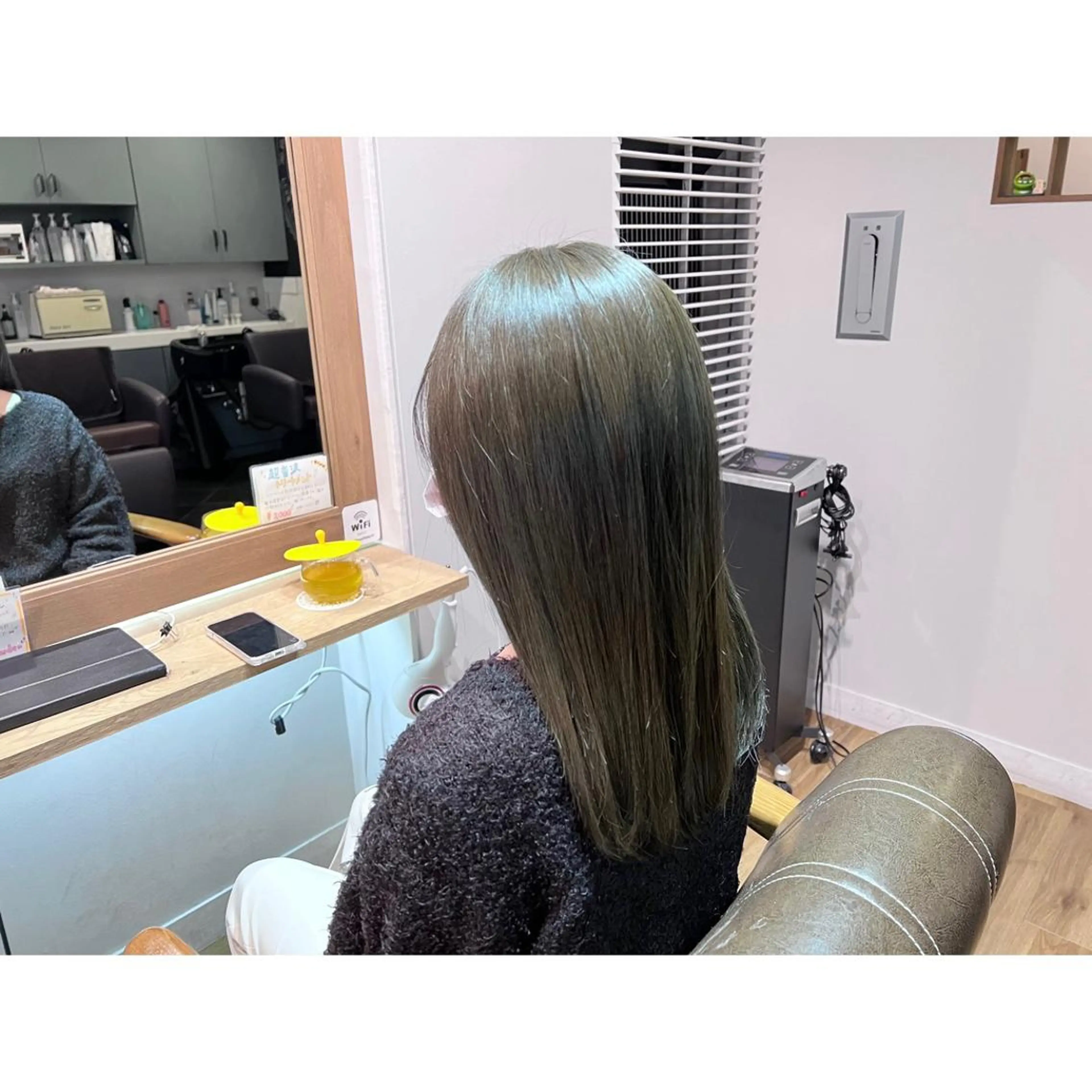 ロング カラー グレージュ オリーブグレージュ オリーブグレー ヘアカラー トリートメント ツキダテ ユイのヘアスタイル