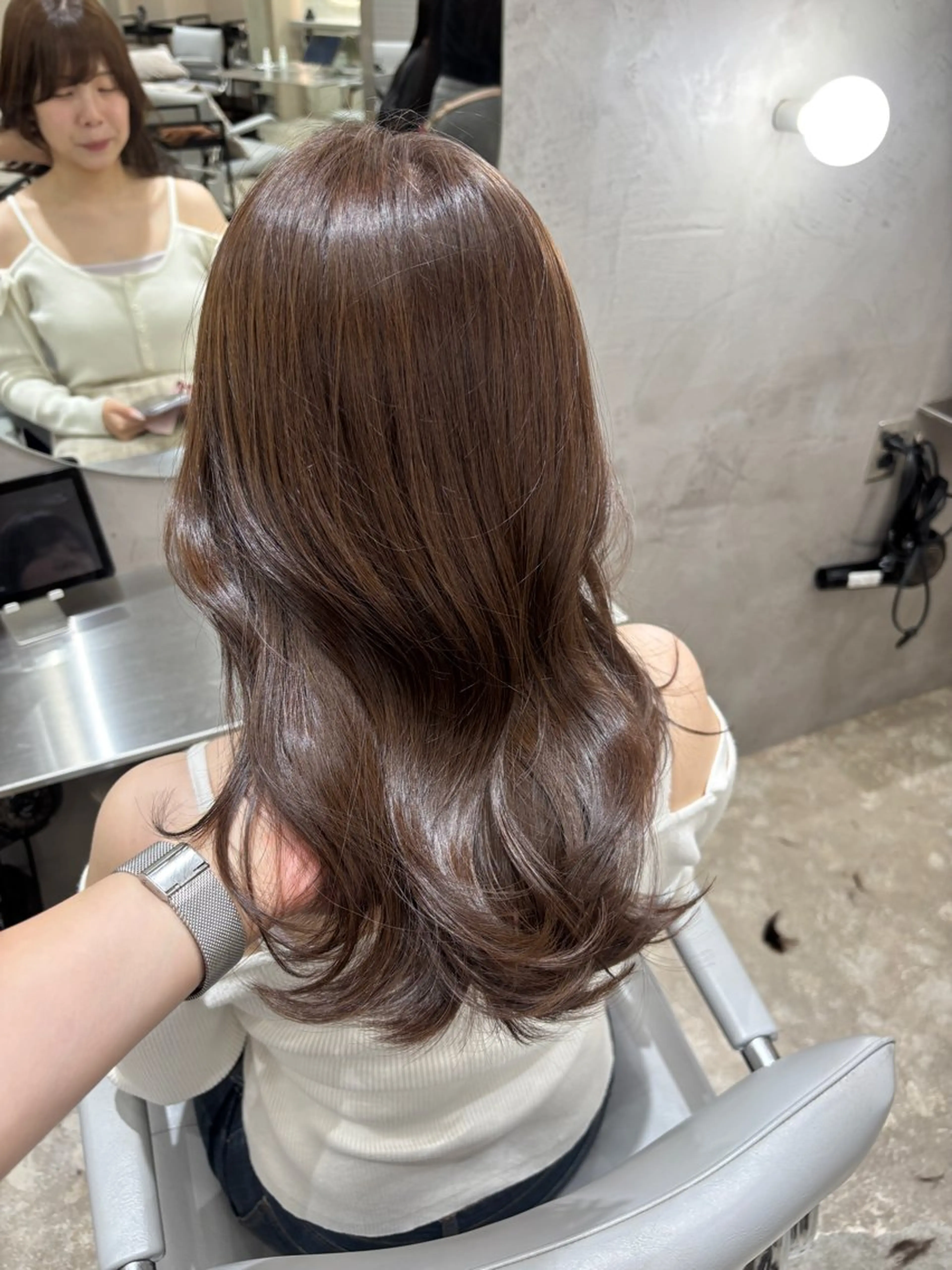 セミロング カット ヘアカラー コトネ🫧 韓国風レイヤーカットのヘアスタイル