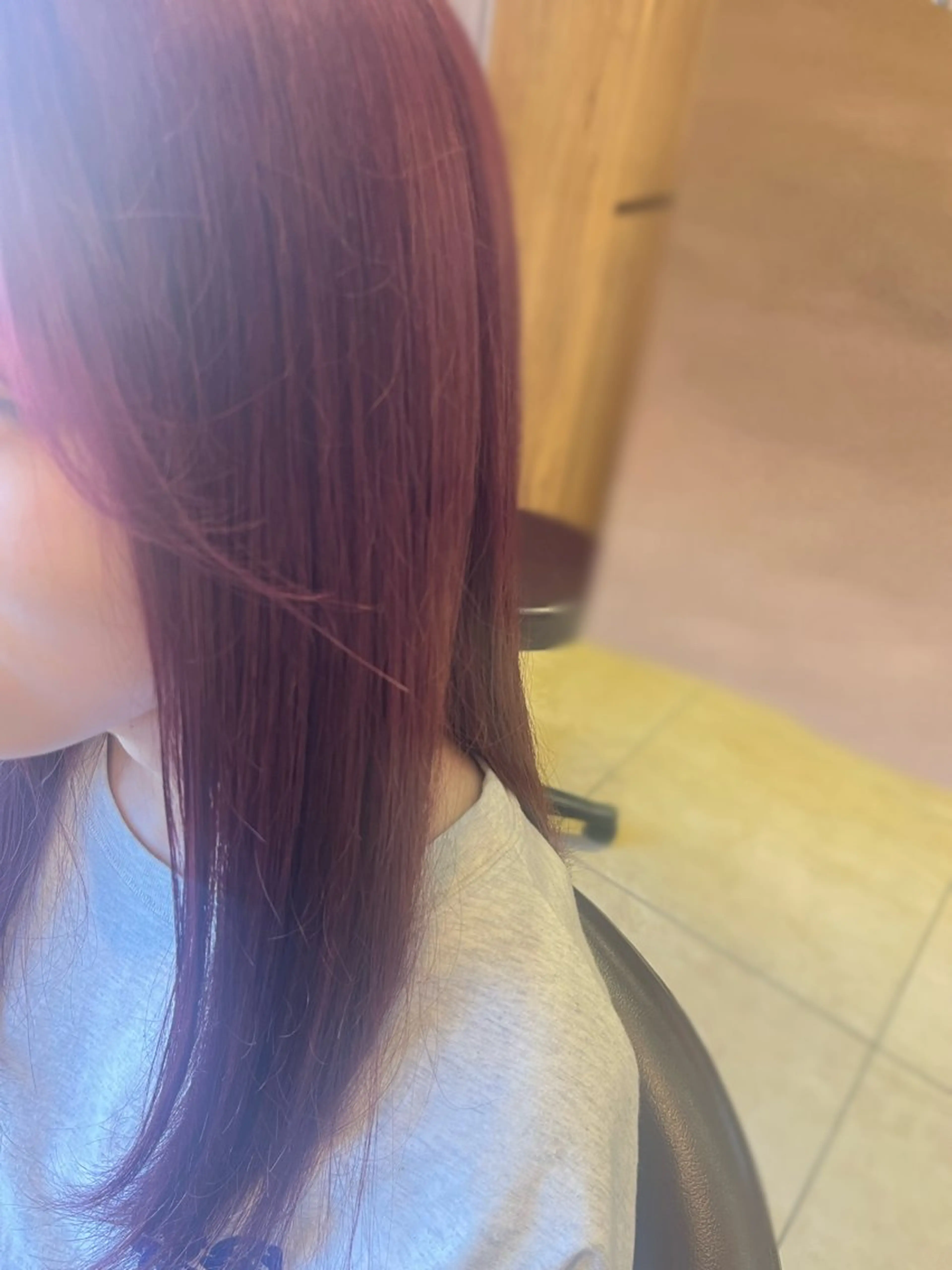 カラー 安達 葵のヘアスタイル