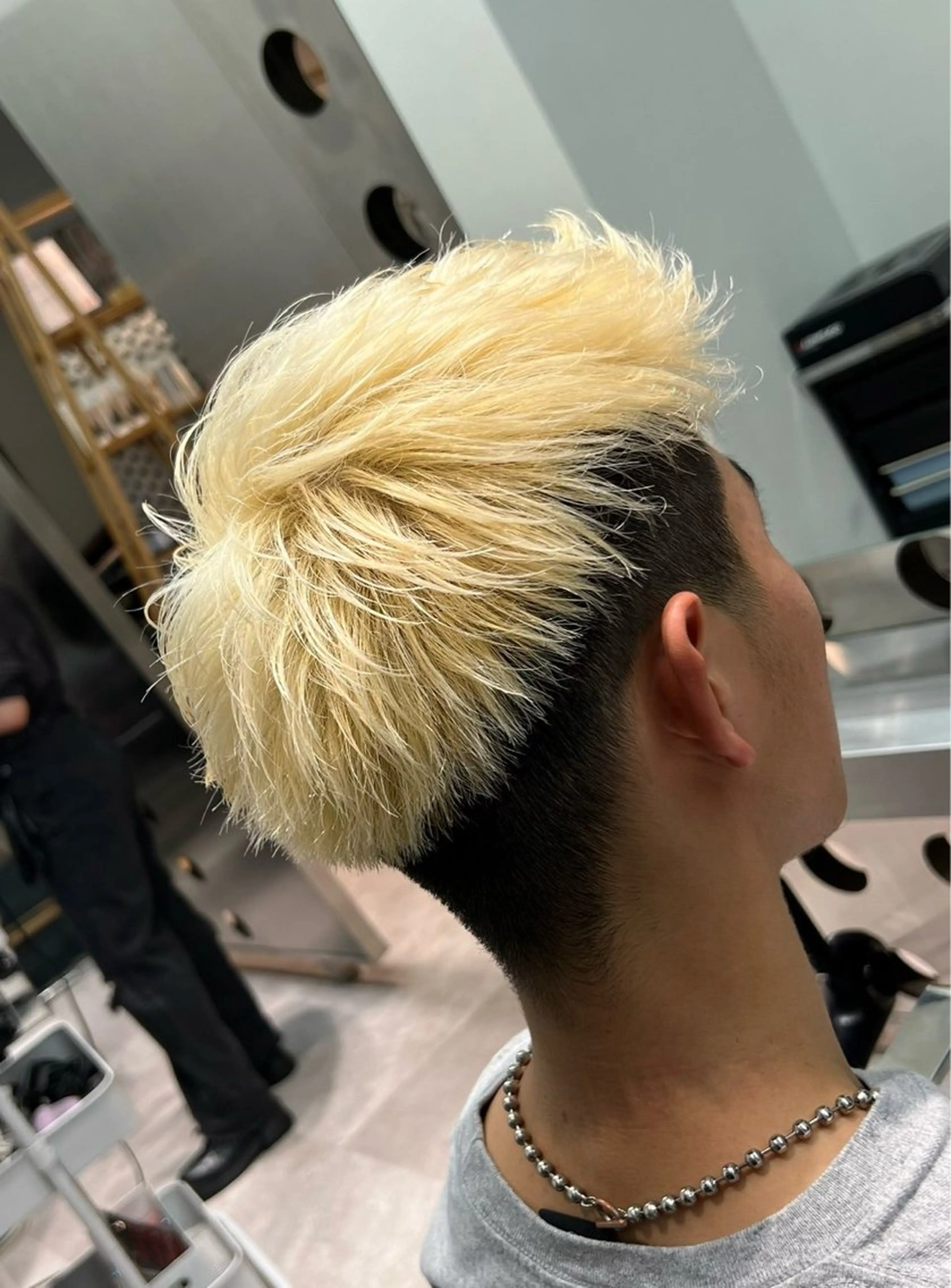 ショート カラー 抜きっぱなしブロンド ブロンド 堀江 /木下椋麻のヘアスタイル