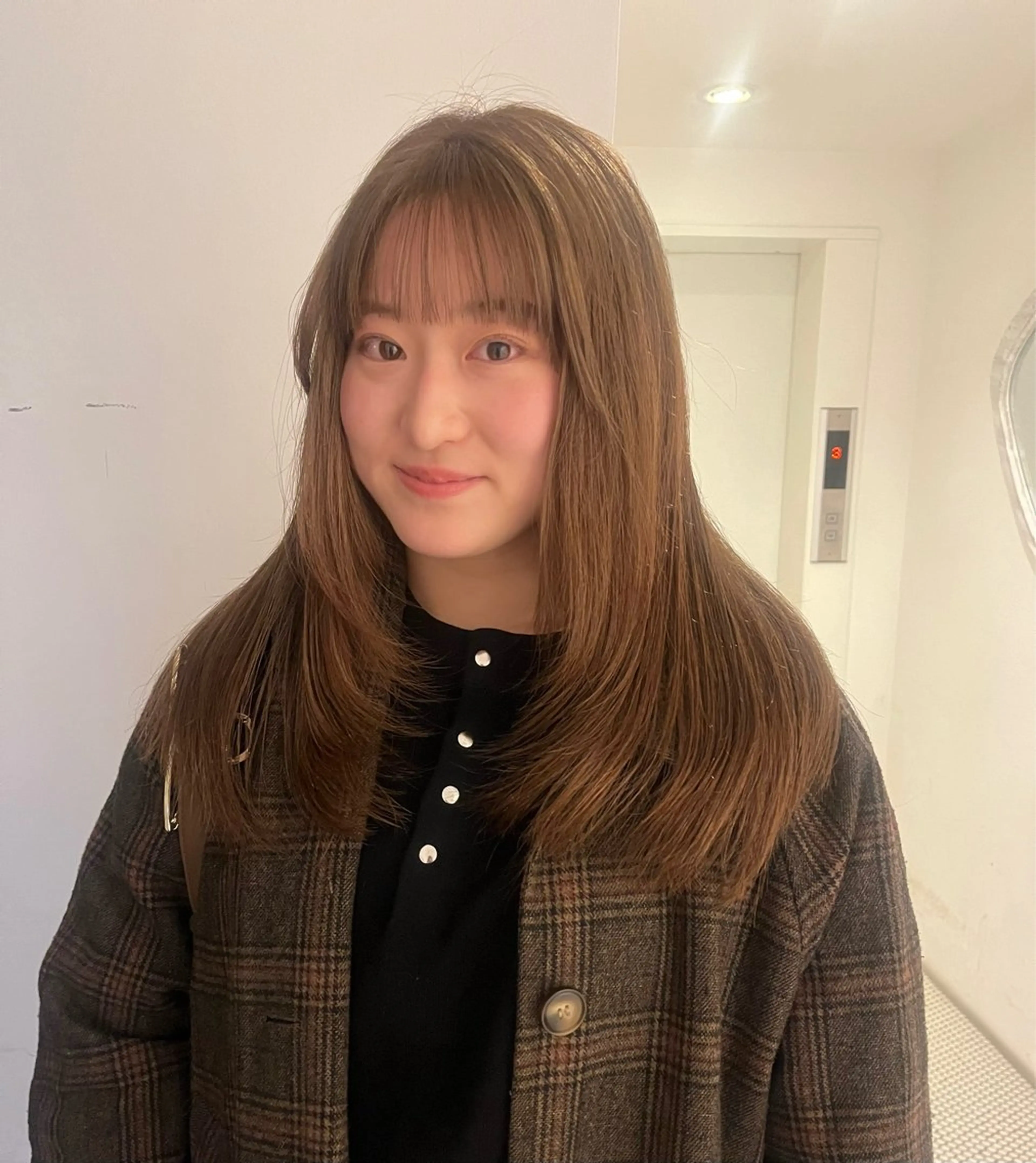 セミロング 顔周りカット ヘアカラー トリートメント あやか/ベージュ /透け感カラーのヘアスタイル