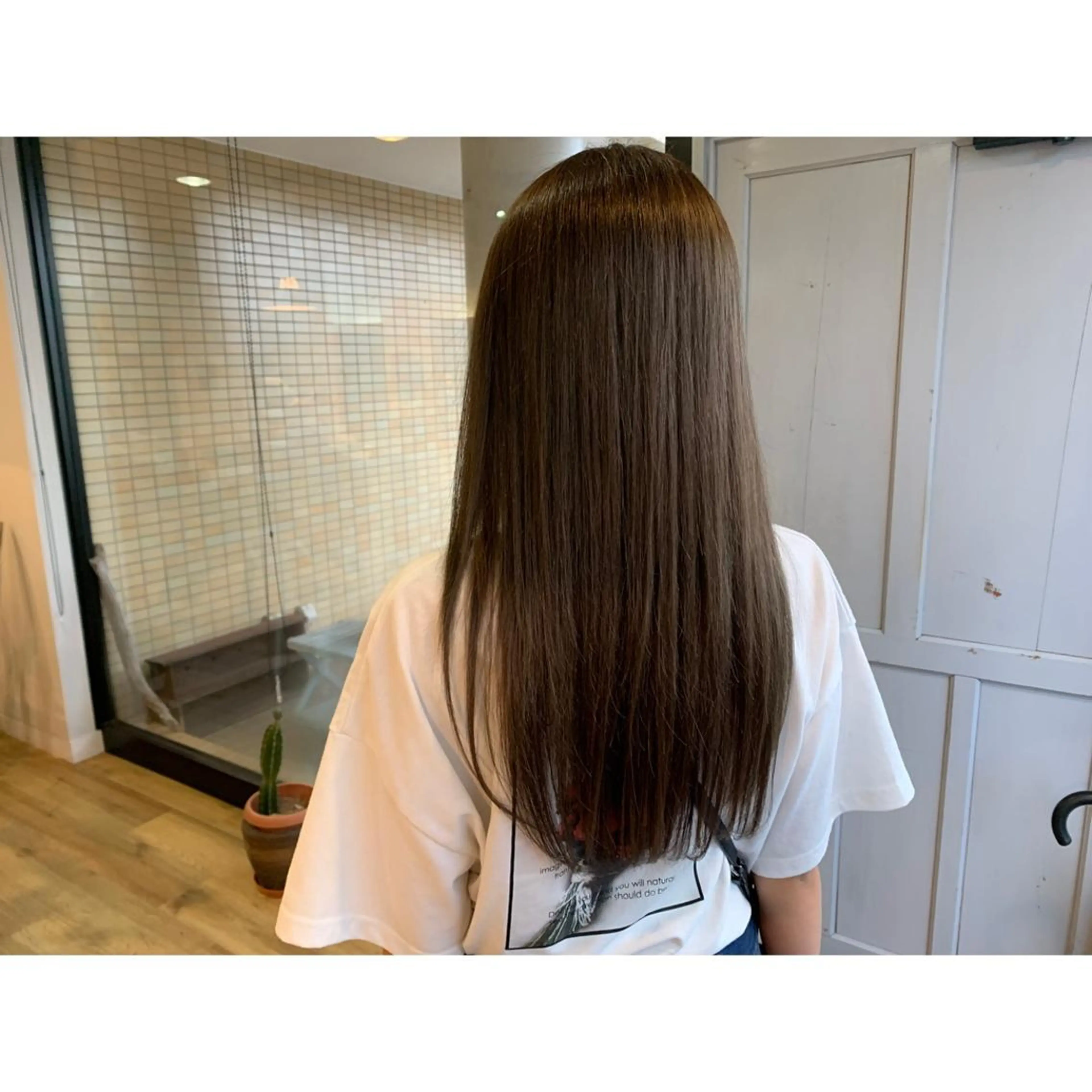 ロング カラー ブリーチ ツキダテ ユイのヘアスタイル