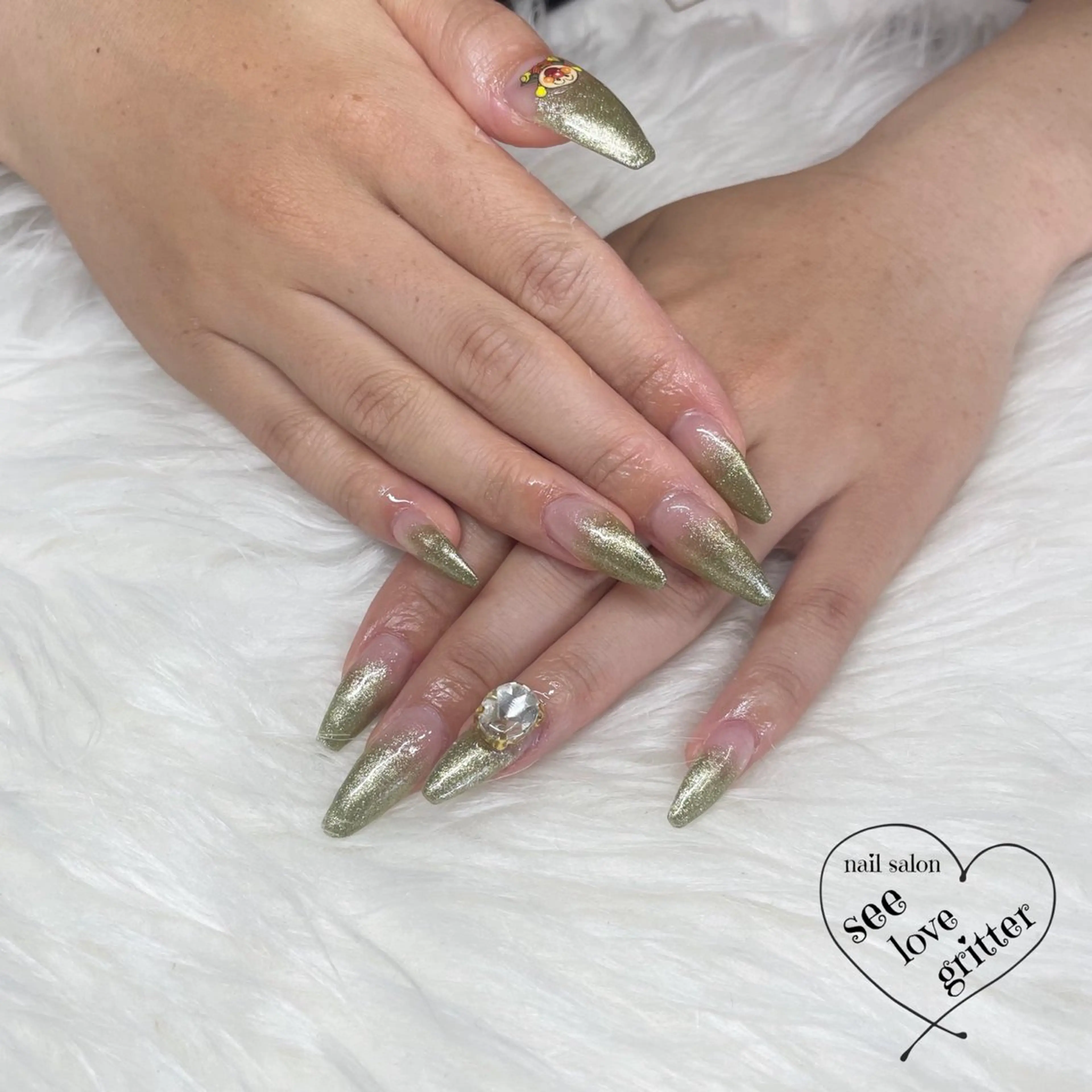 ロング see love gritterのネイルデザイン