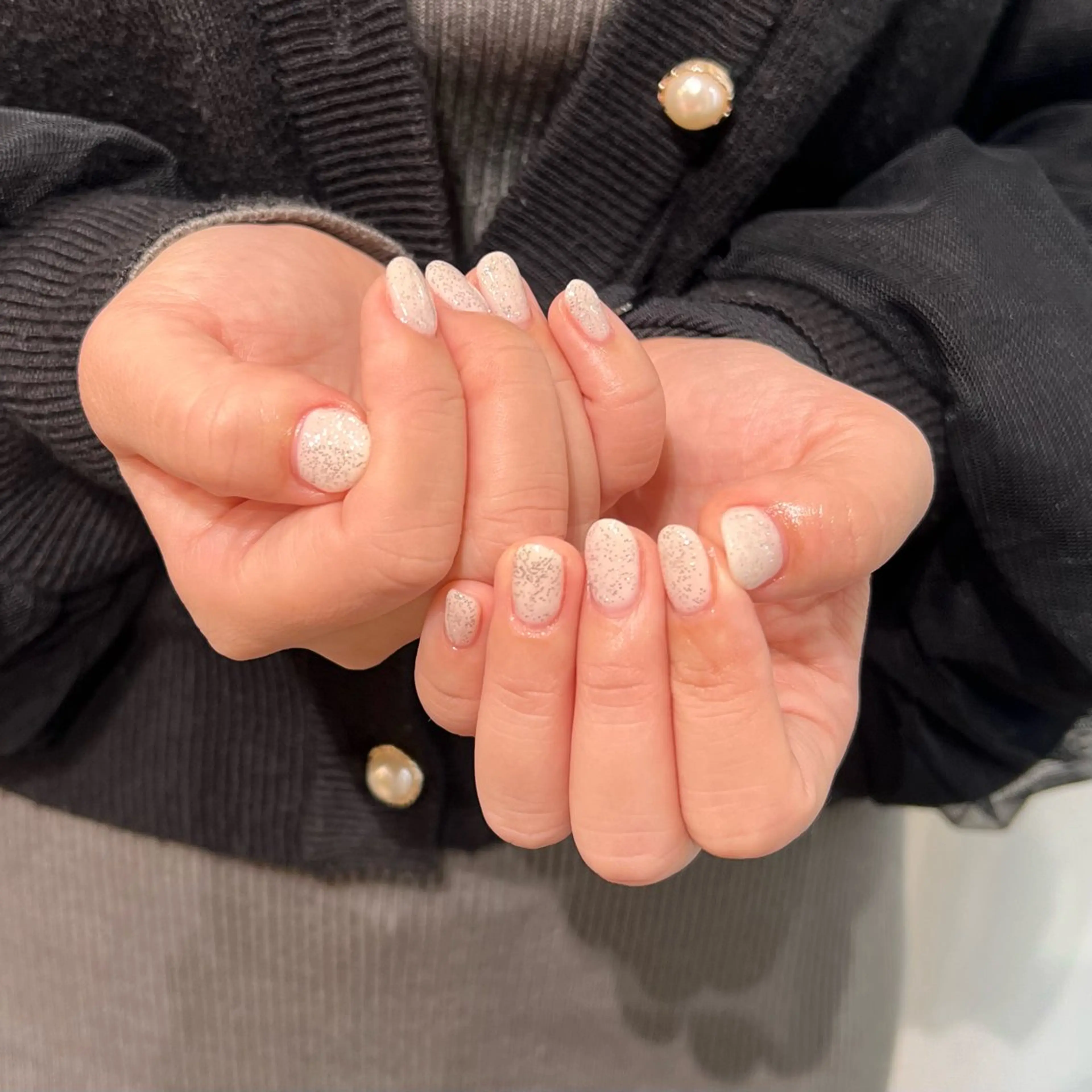 ネイル ジェルネイル ラメ(グリッター) ラメグラデーション ワンカラーネイル ホワイト 𝙎𝙚𝙞𝙧𝙖 ☆カット/パーマのヘアスタイル